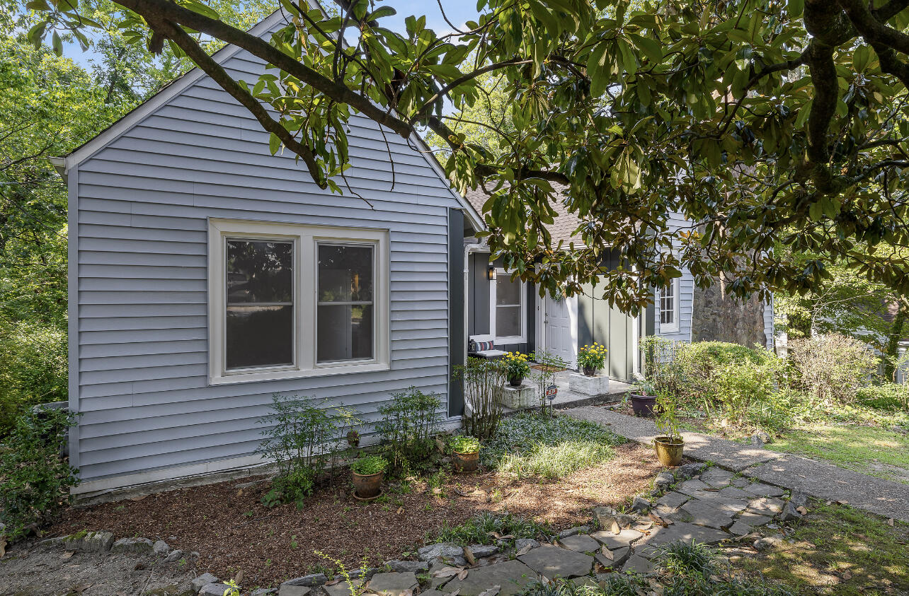 3302 Alta Vista Drive