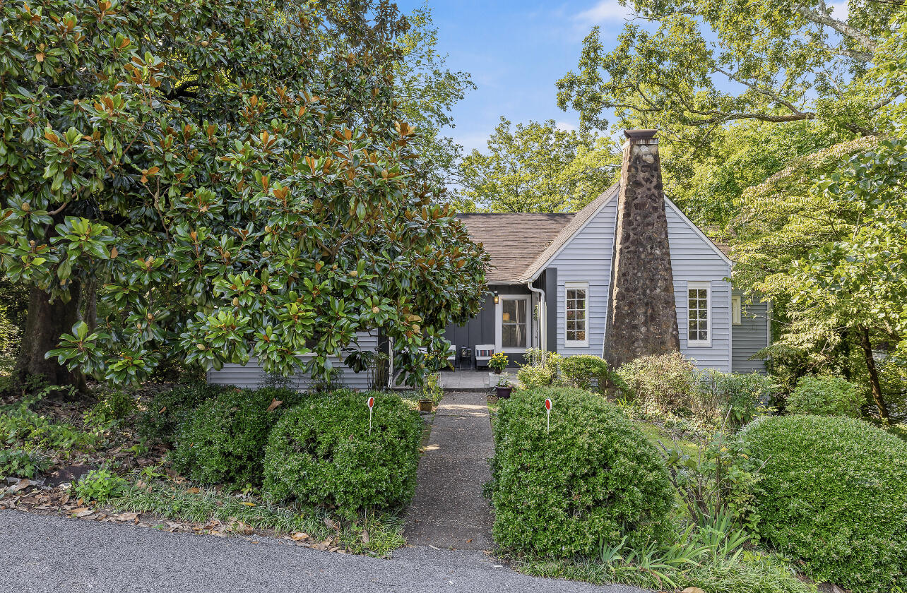3302 Alta Vista Drive