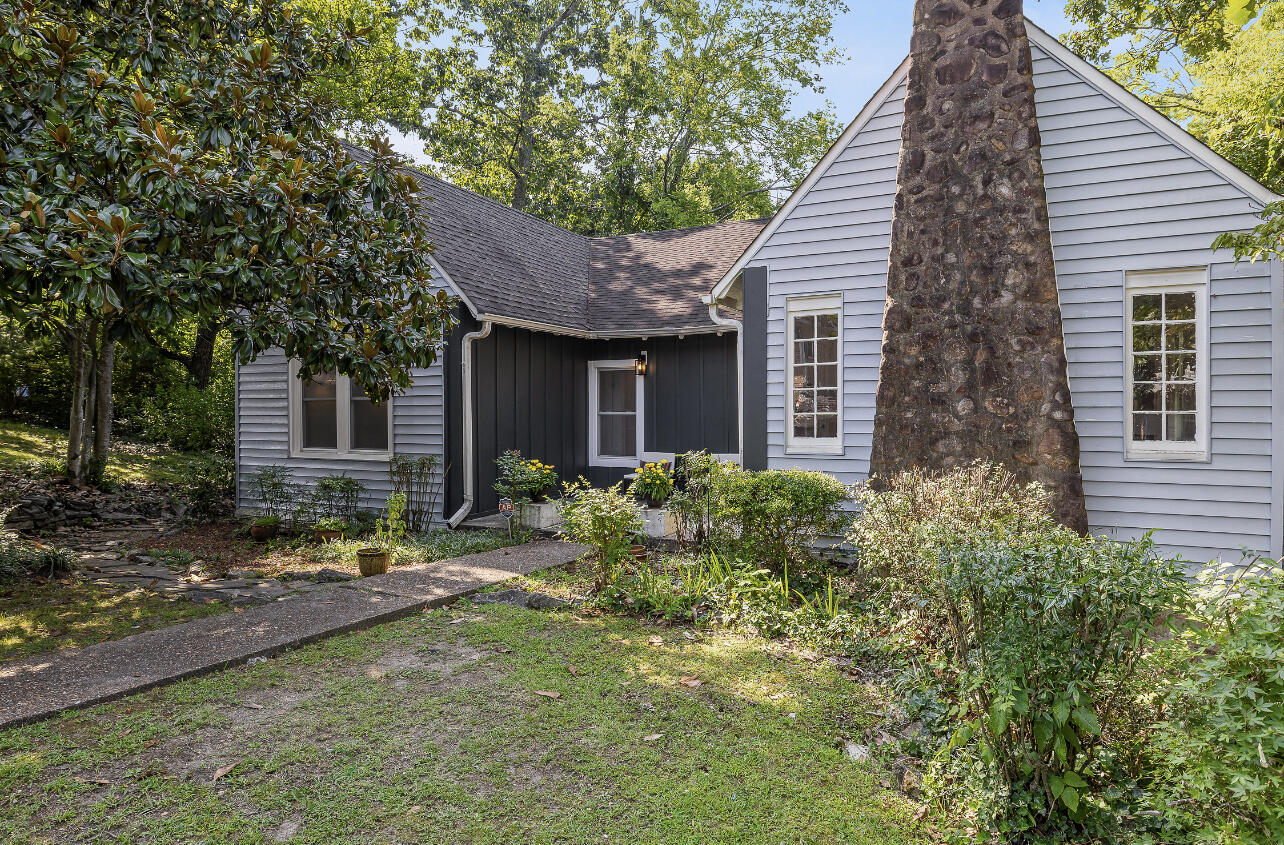 3302 Alta Vista Drive