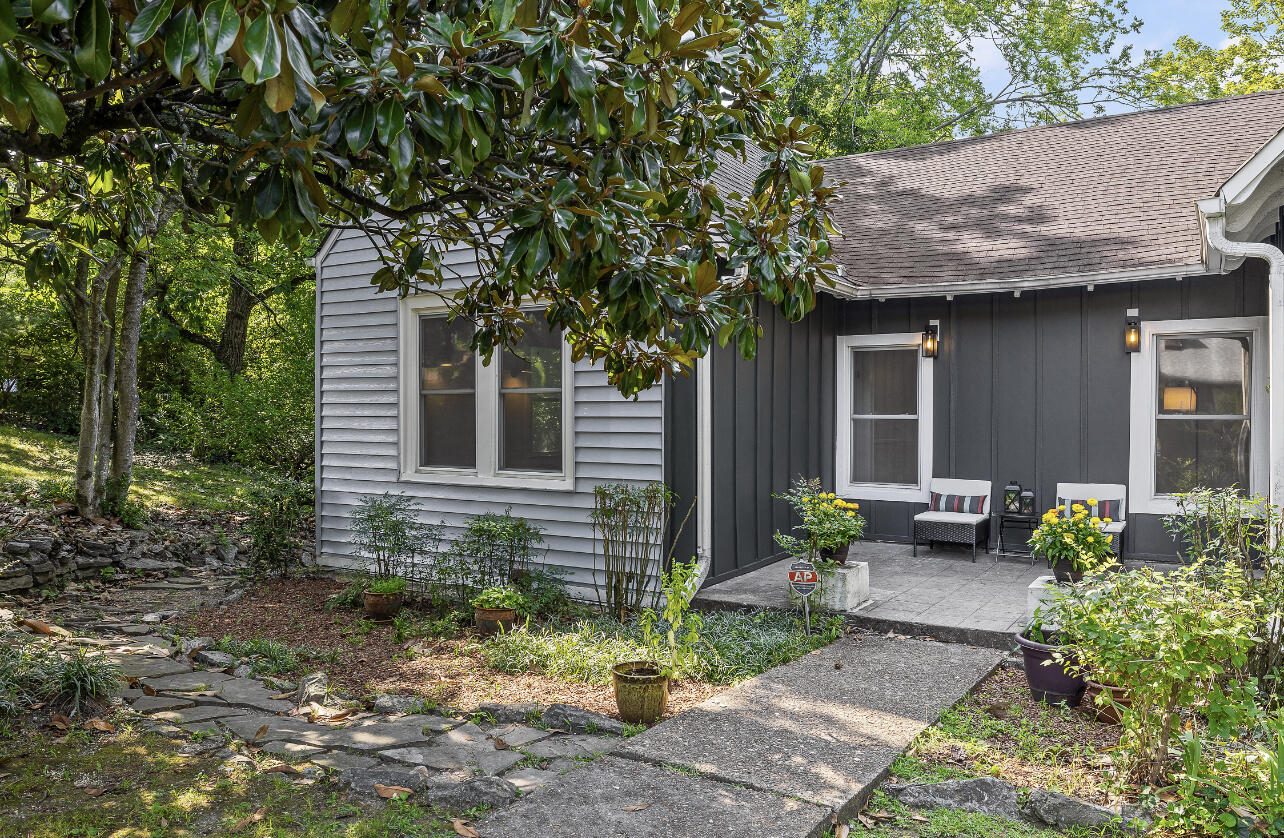 3302 Alta Vista Drive