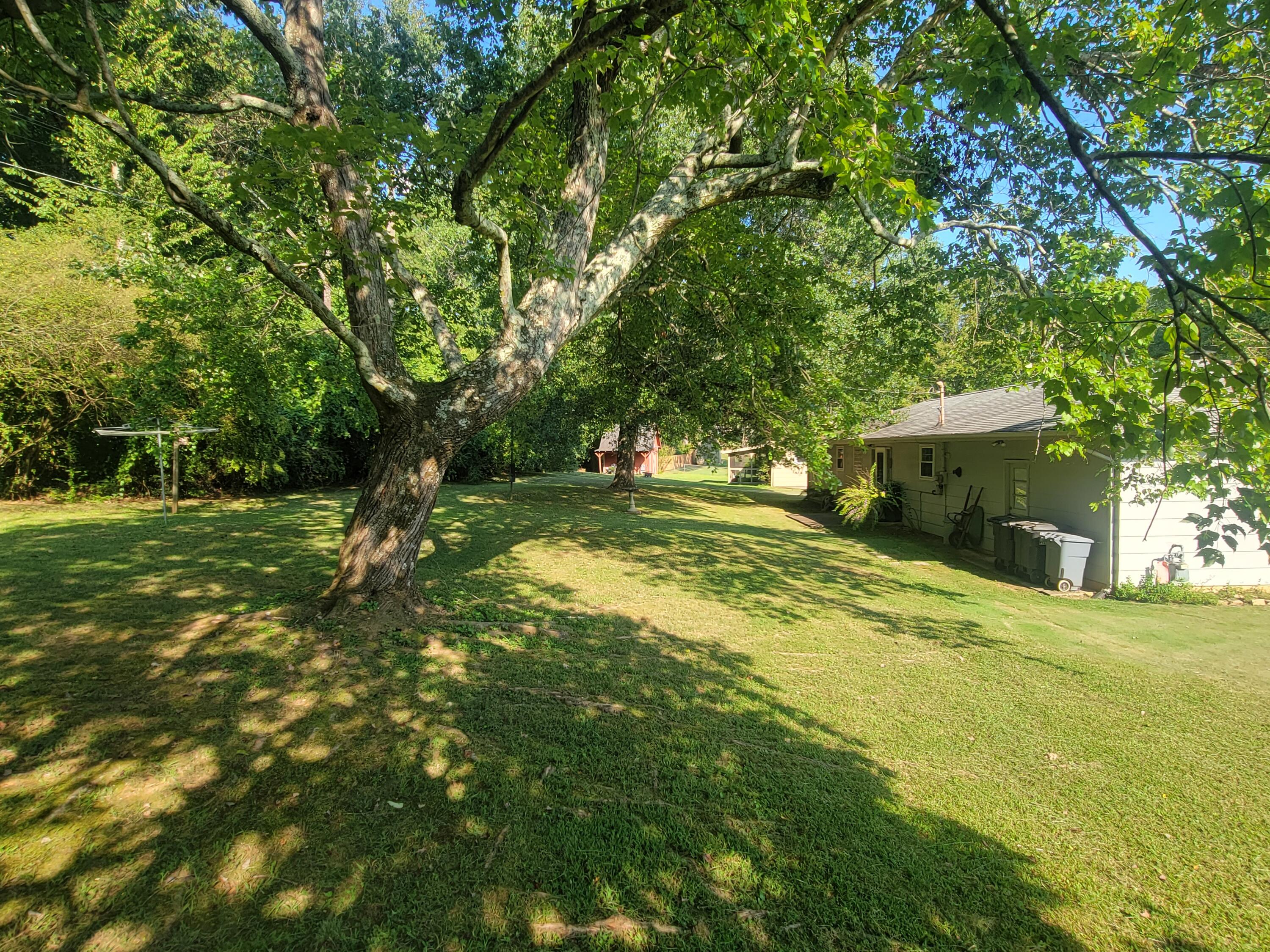 5915 Hillcrest Drive