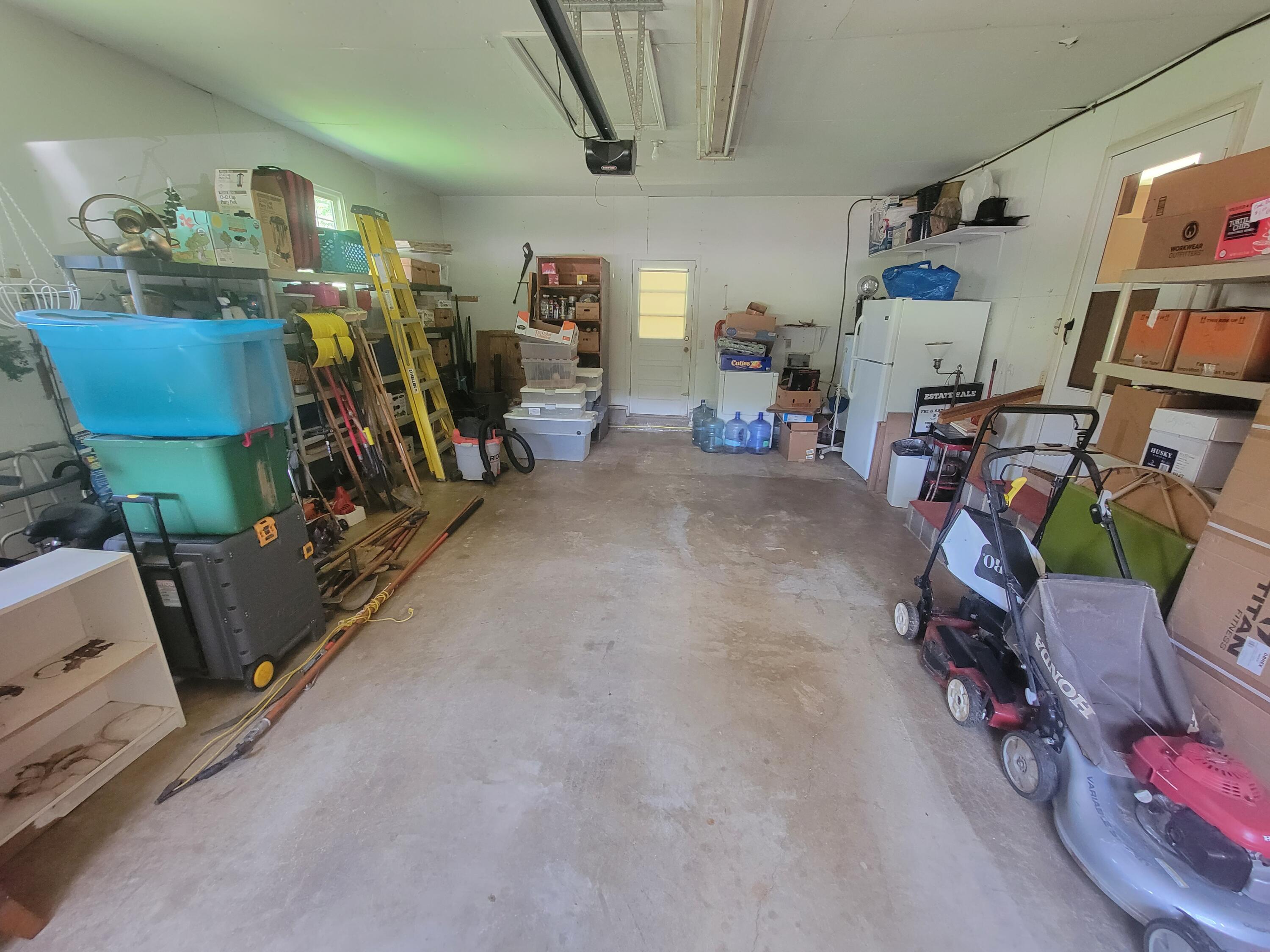 5915 Hillcrest Drive