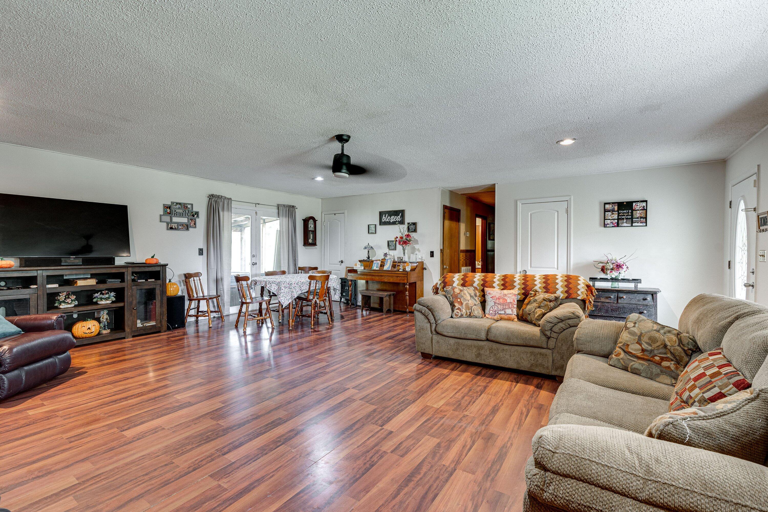 9003 Leamon Road Road, Farm