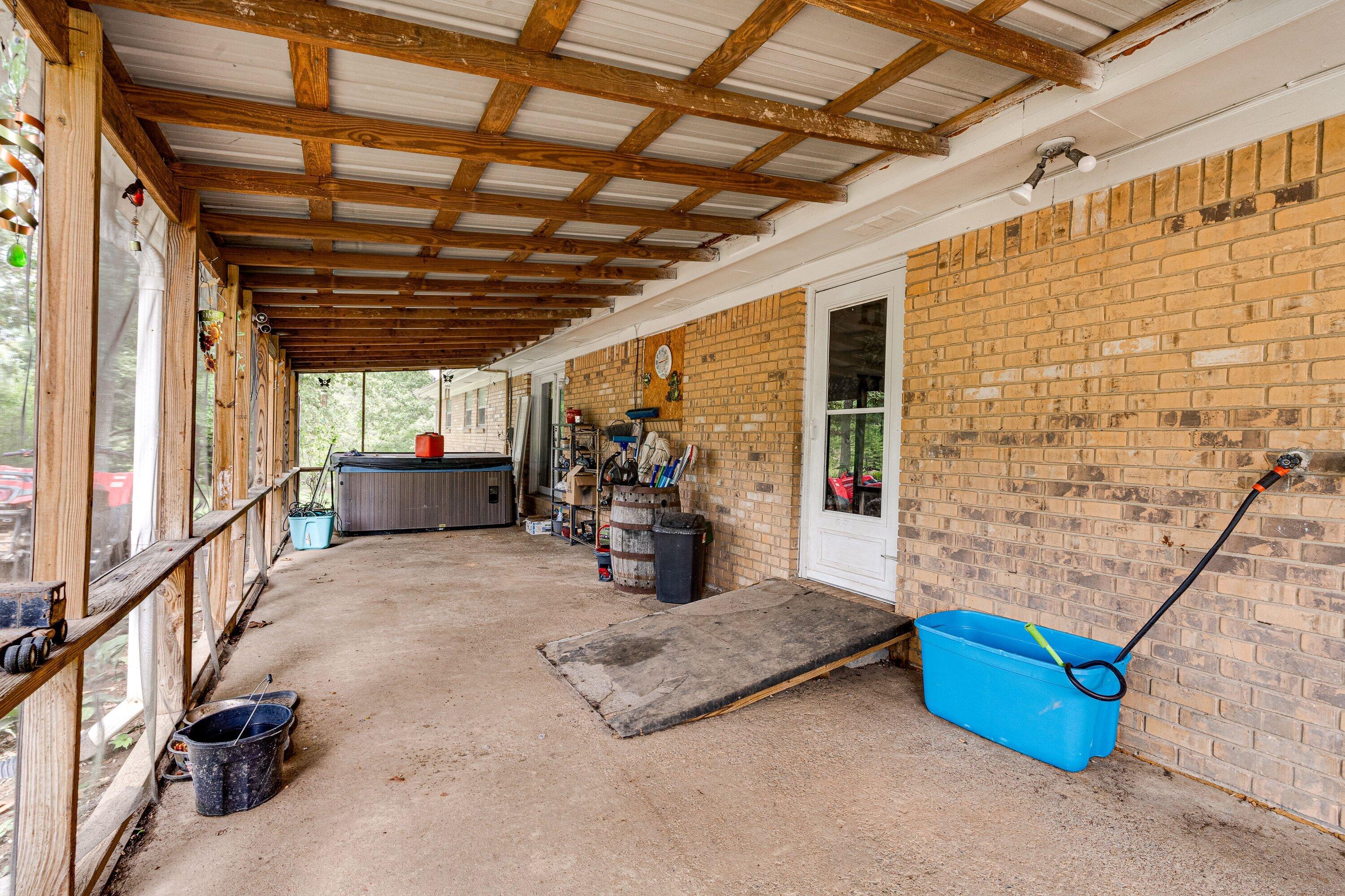 9003 Leamon Road Road, Farm