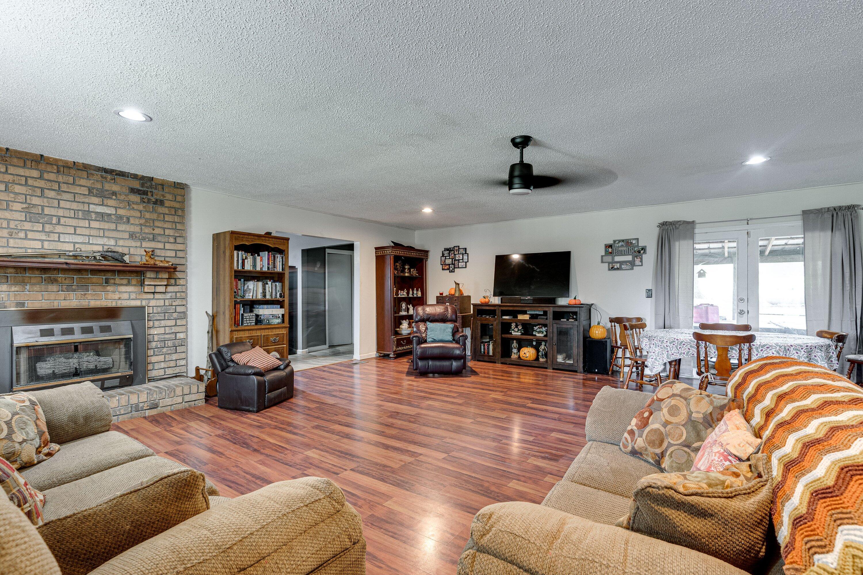 9003 Leamon Road Road, Farm