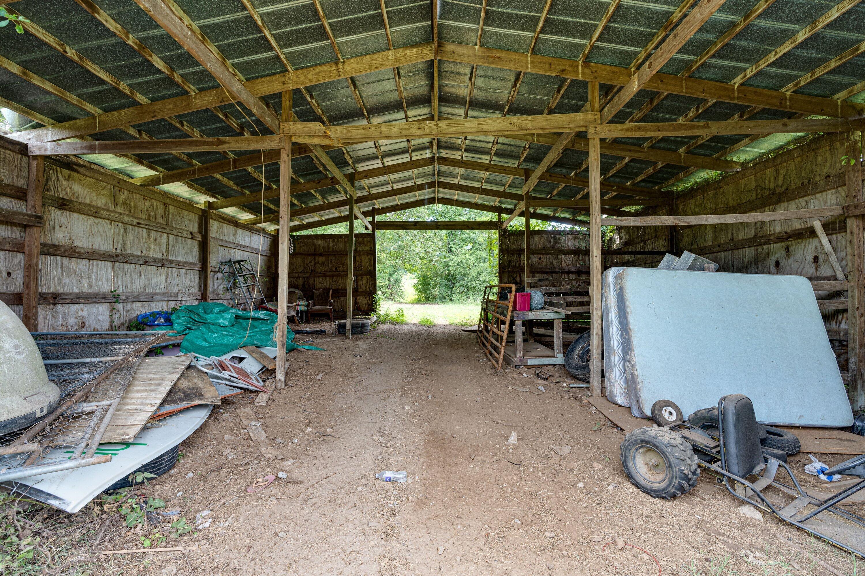 9003 Leamon Road Road, Farm