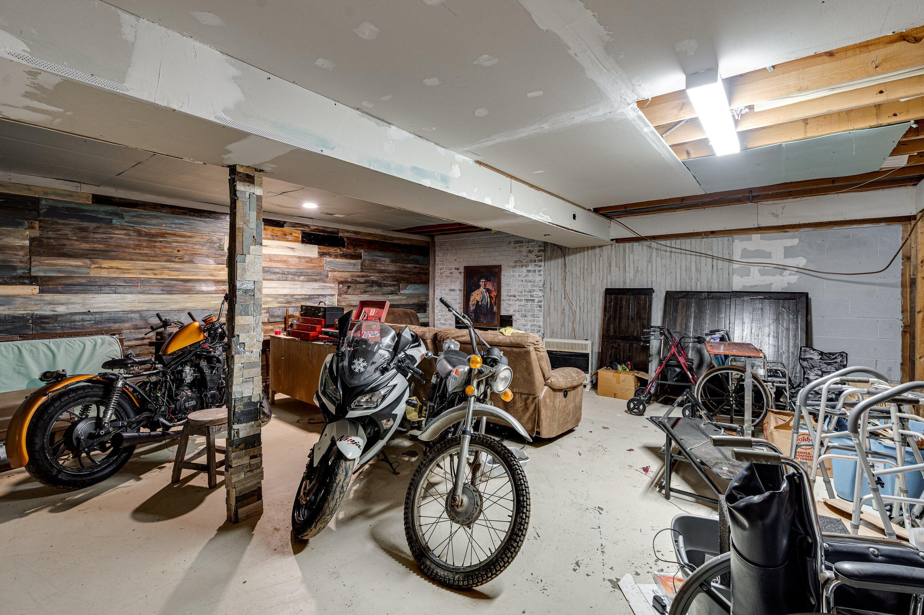 9003 Leamon Road Road, Farm