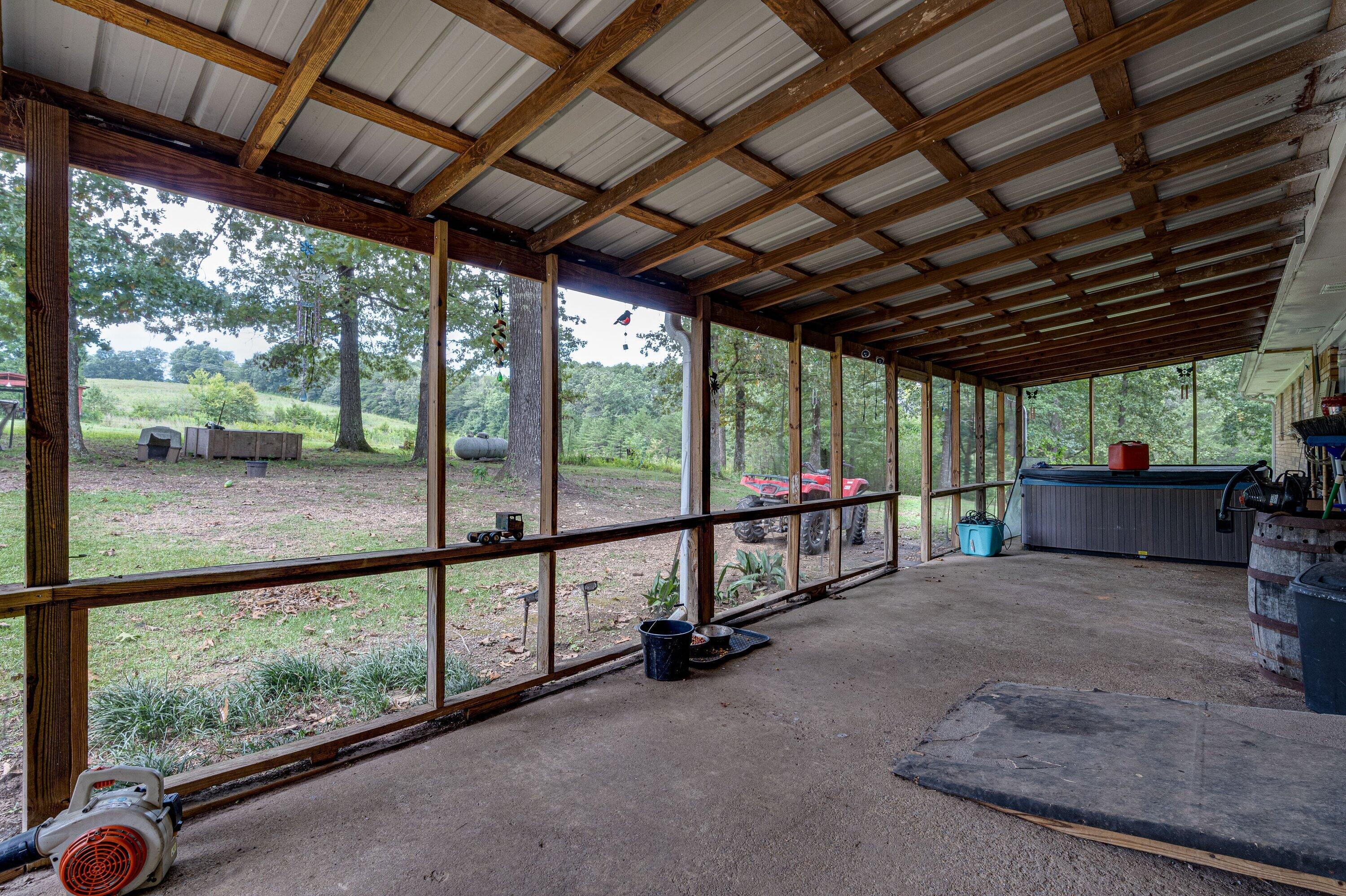 9003 Leamon Road Road, Farm