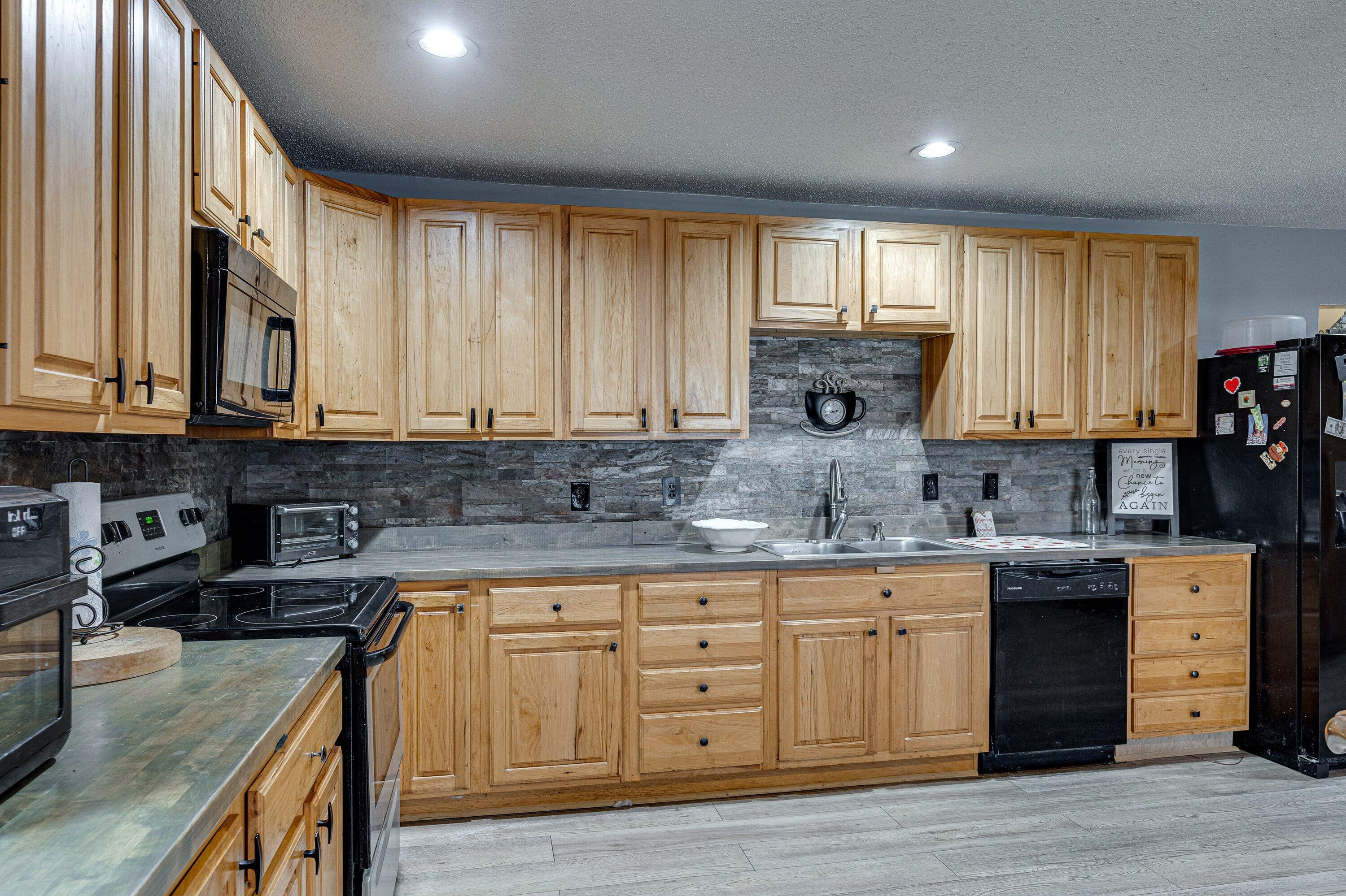 9003 Leamon Road Road, Farm