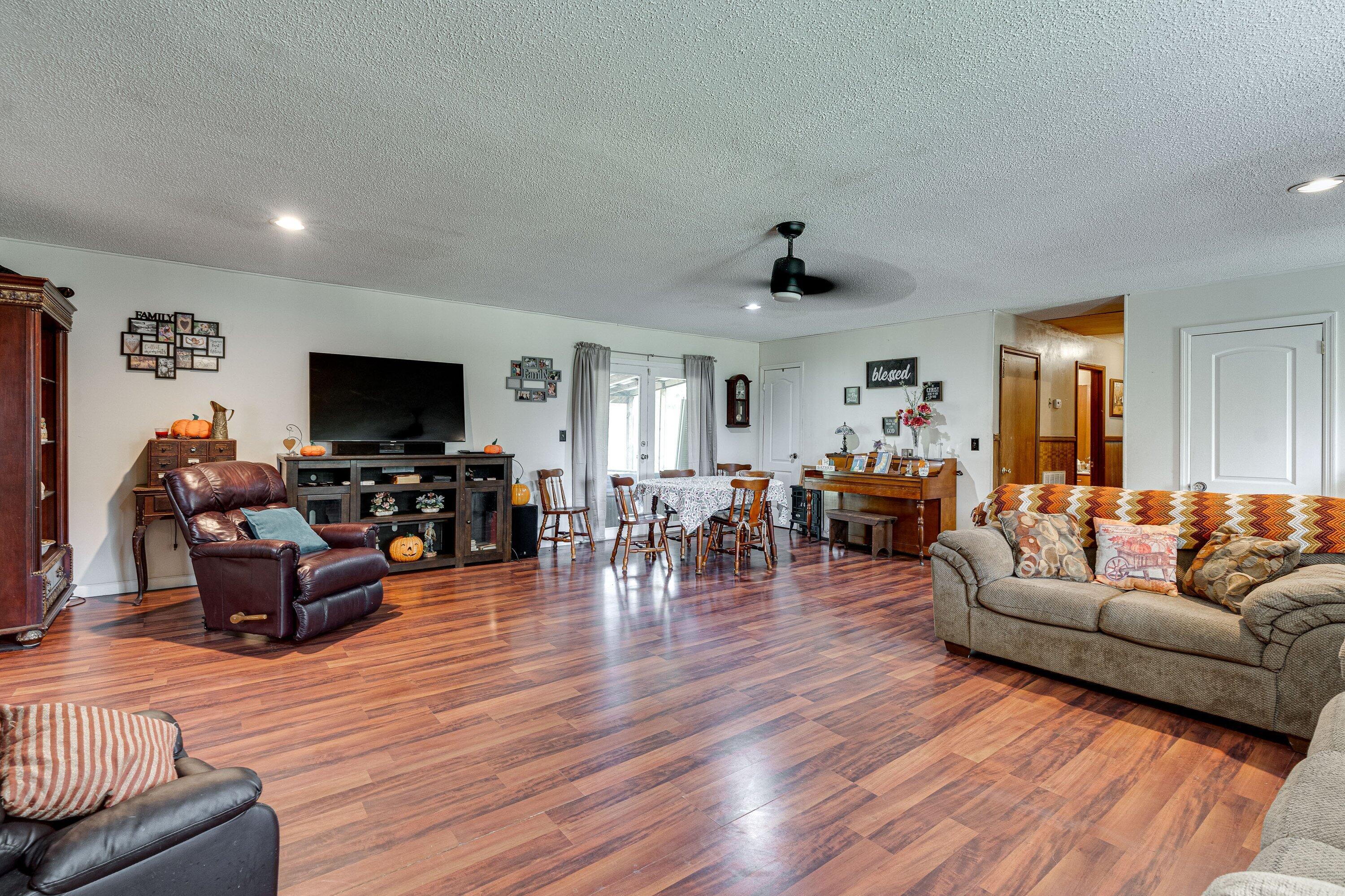 9003 Leamon Road Road, Farm