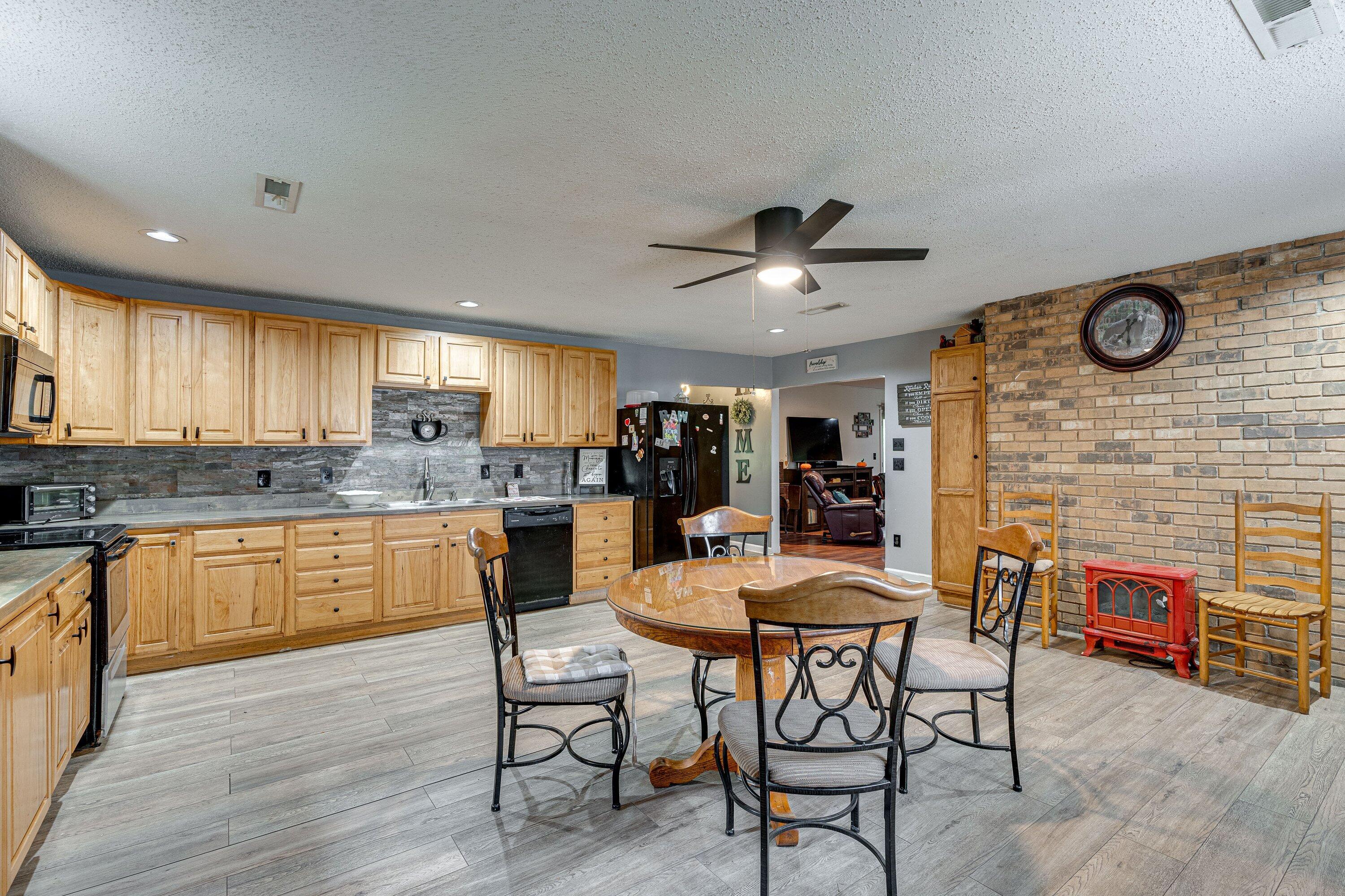 9003 Leamon Road Road, Farm