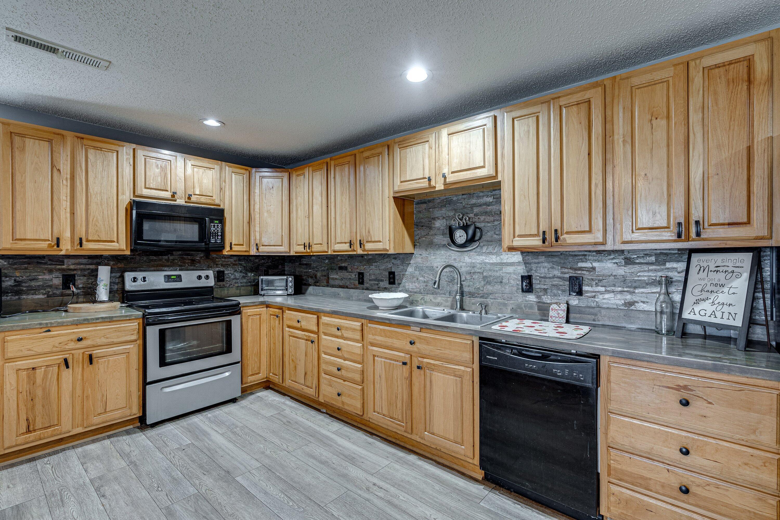 9003 Leamon Road Road, Farm