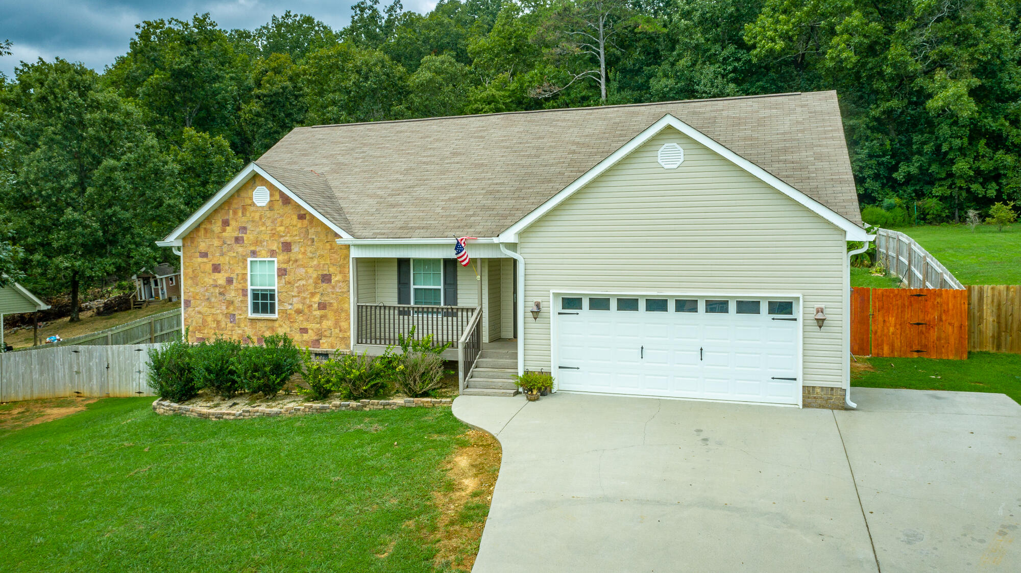 235 SE Burnt Hollow Trail