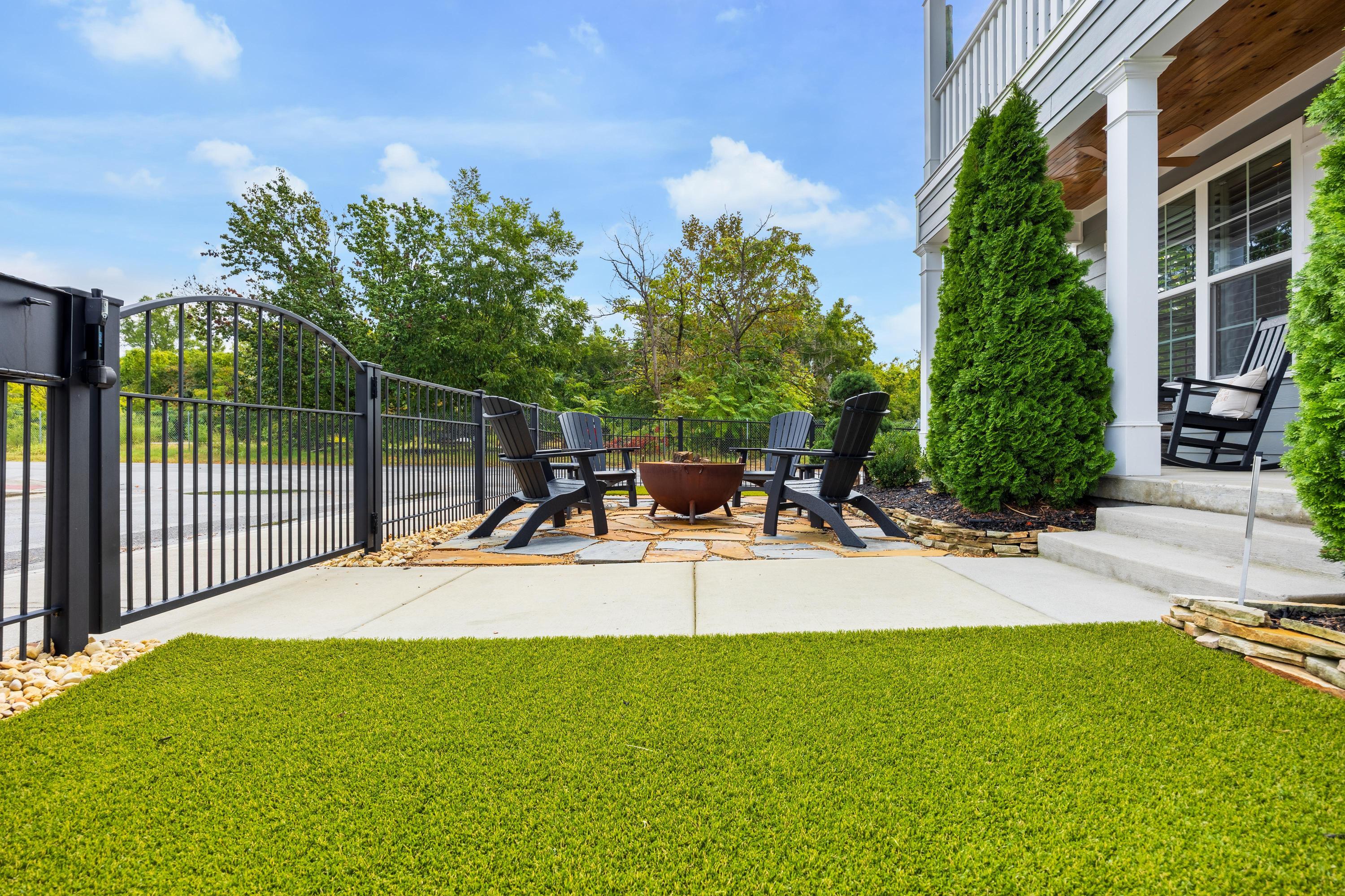 632 E 16th Street