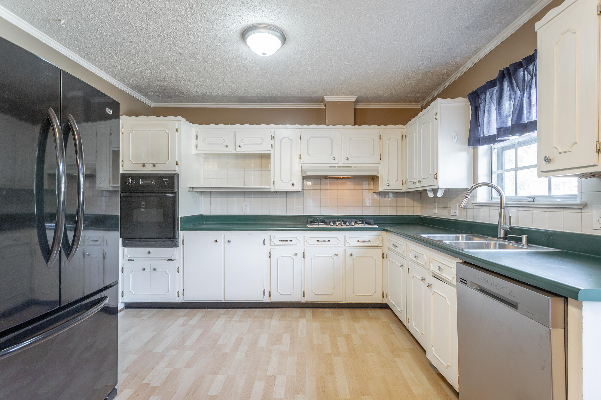 6509 Pine Manor Drive