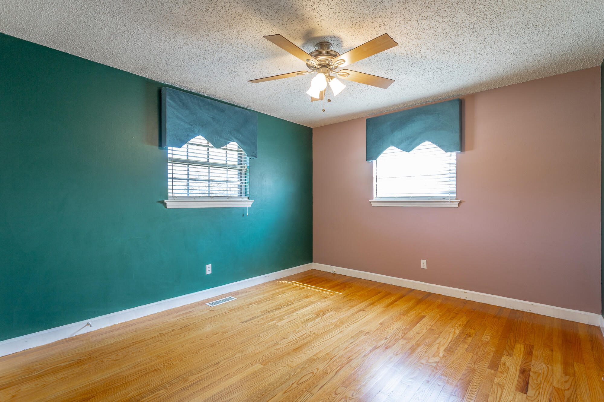 6509 Pine Manor Drive