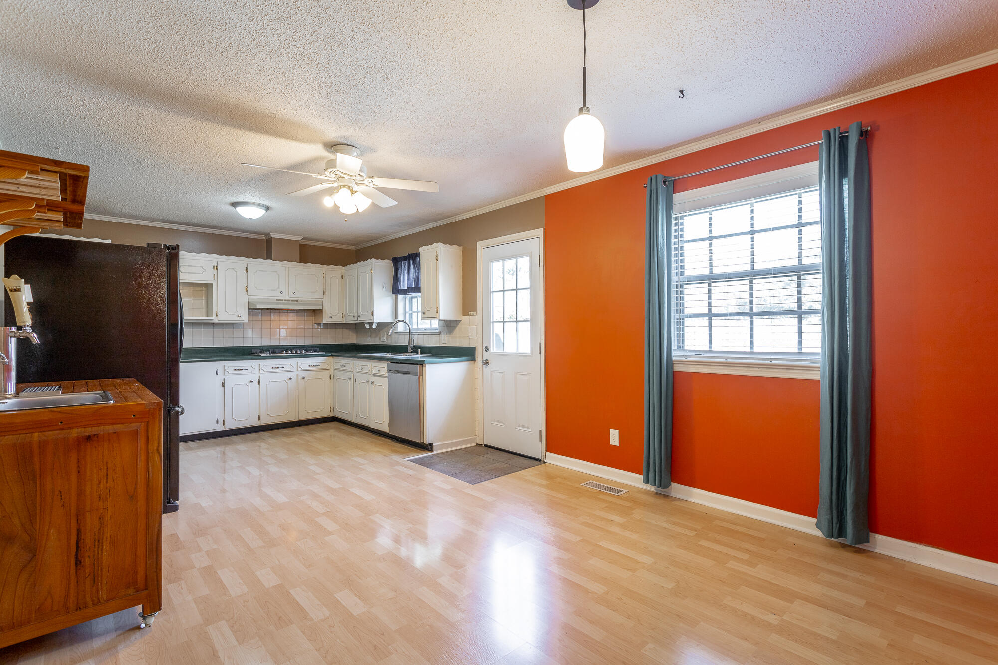 6509 Pine Manor Drive