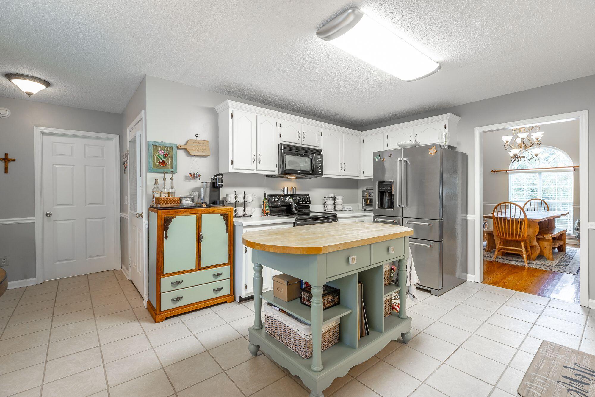 6601 Woody Cove Lane