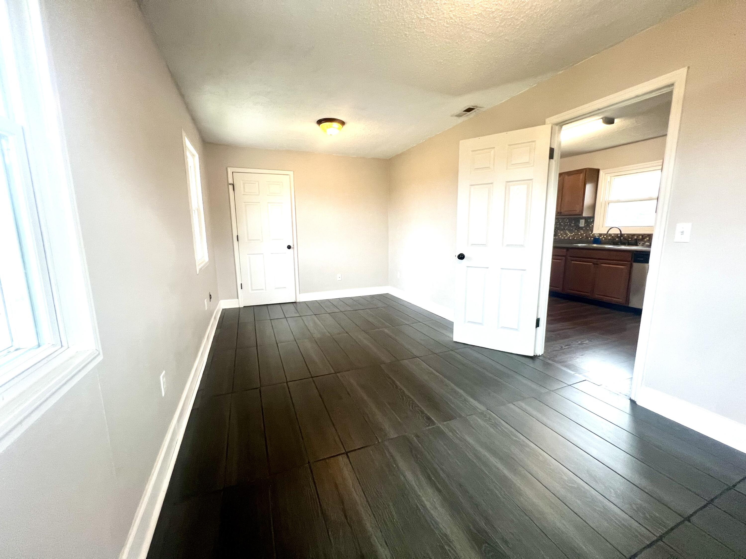 1616 Mowbray Pike