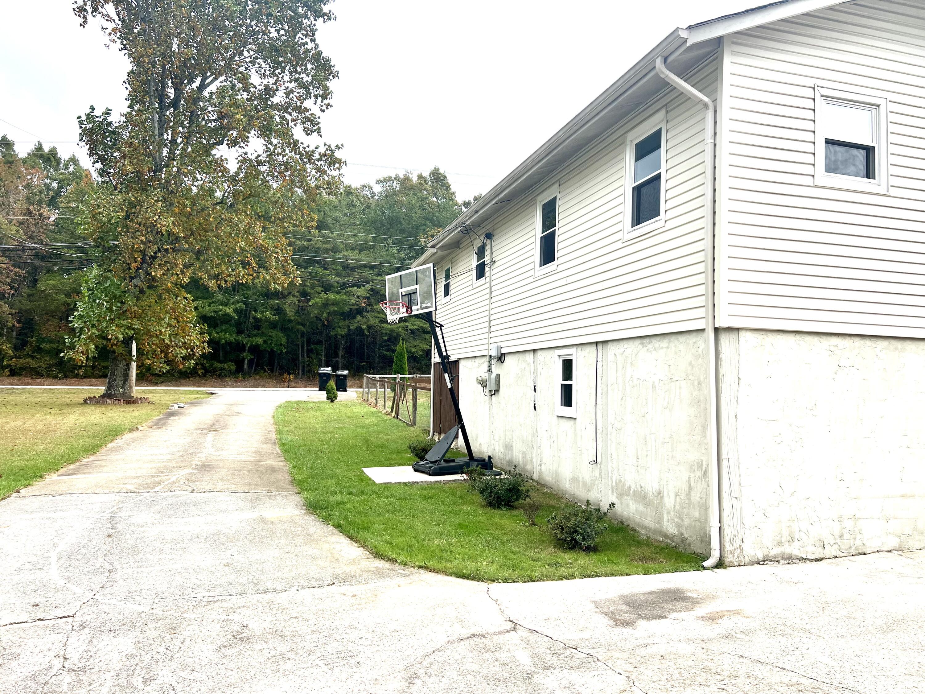 1616 Mowbray Pike
