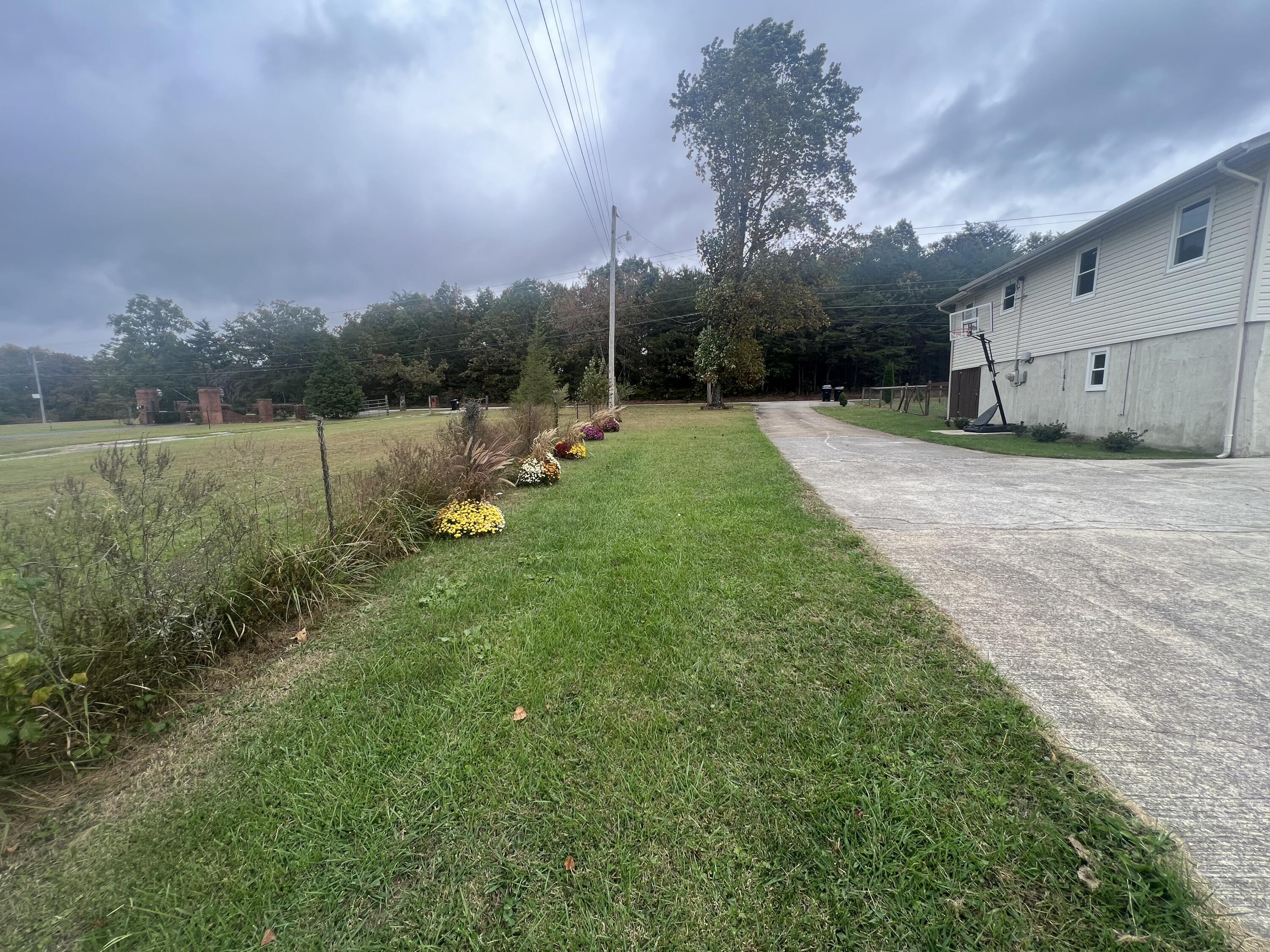 1616 Mowbray Pike