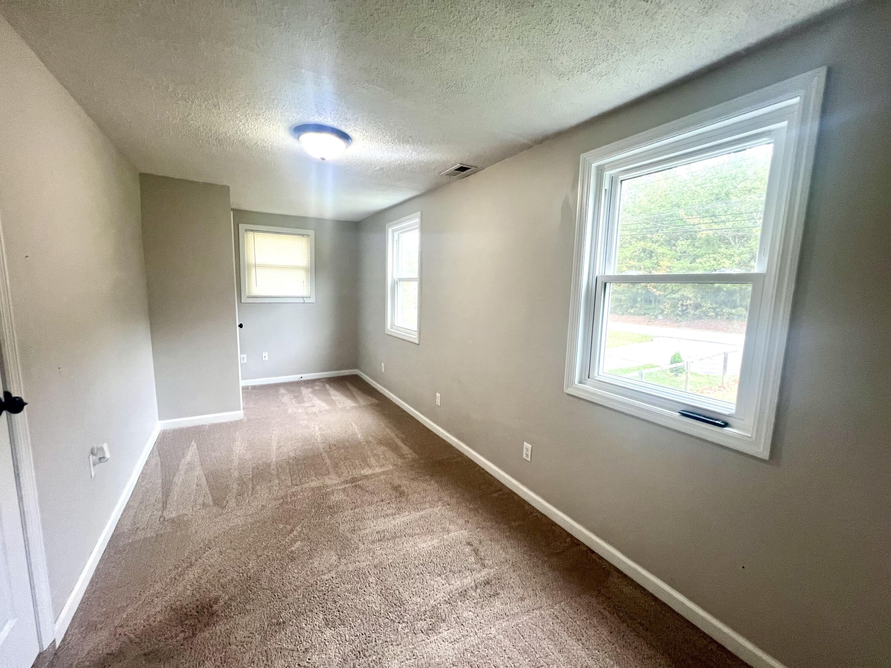 1616 Mowbray Pike