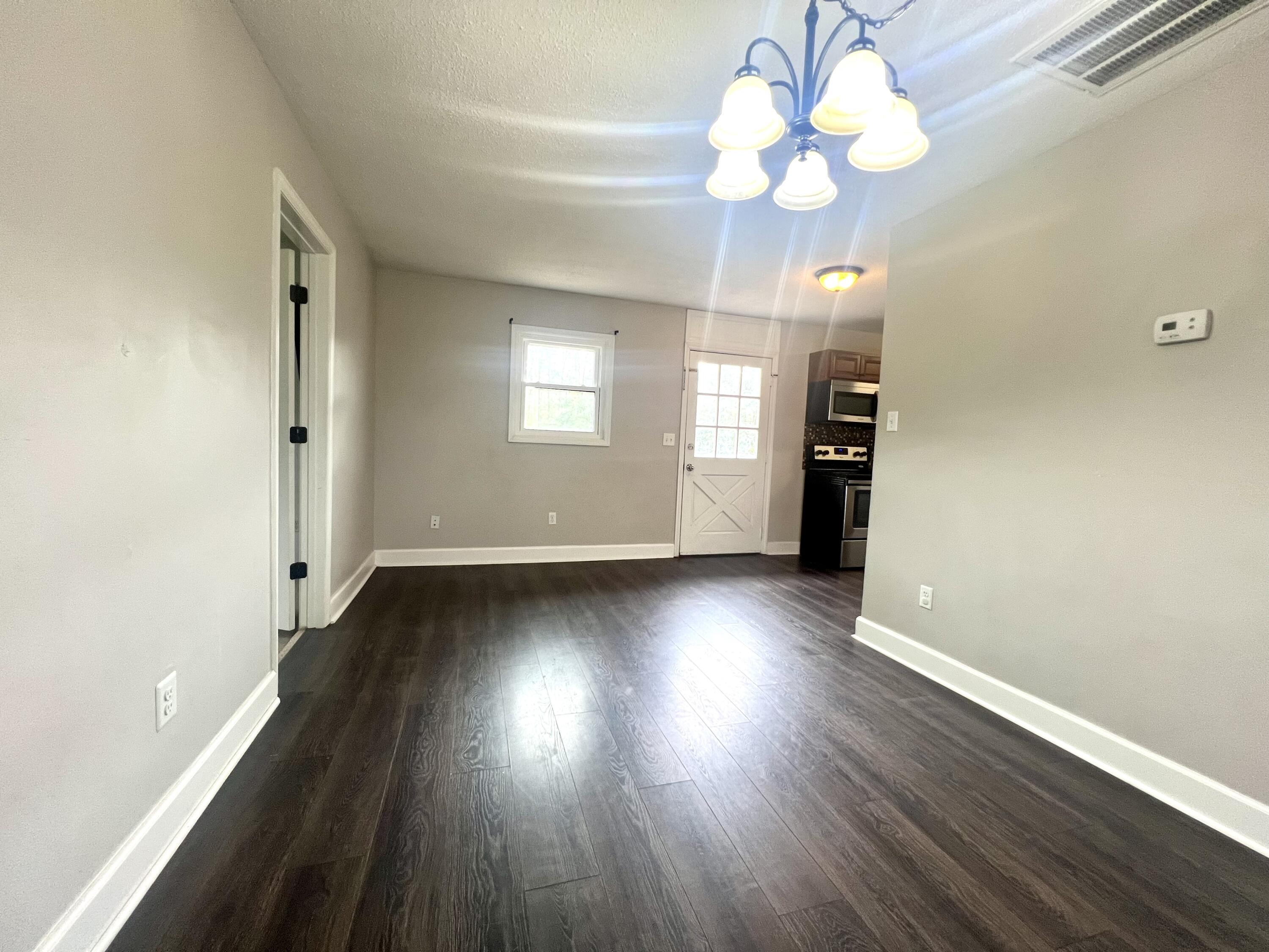 1616 Mowbray Pike