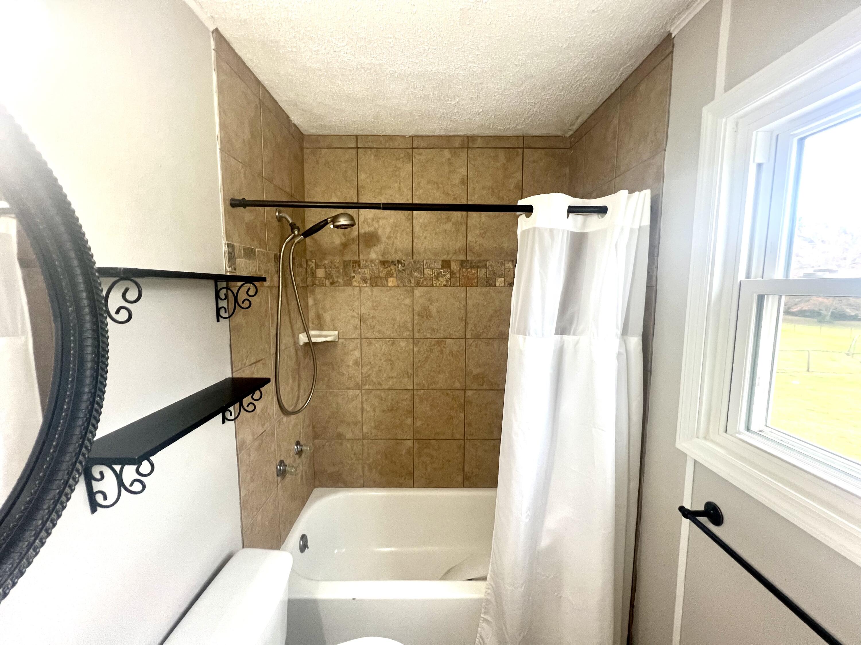 1616 Mowbray Pike