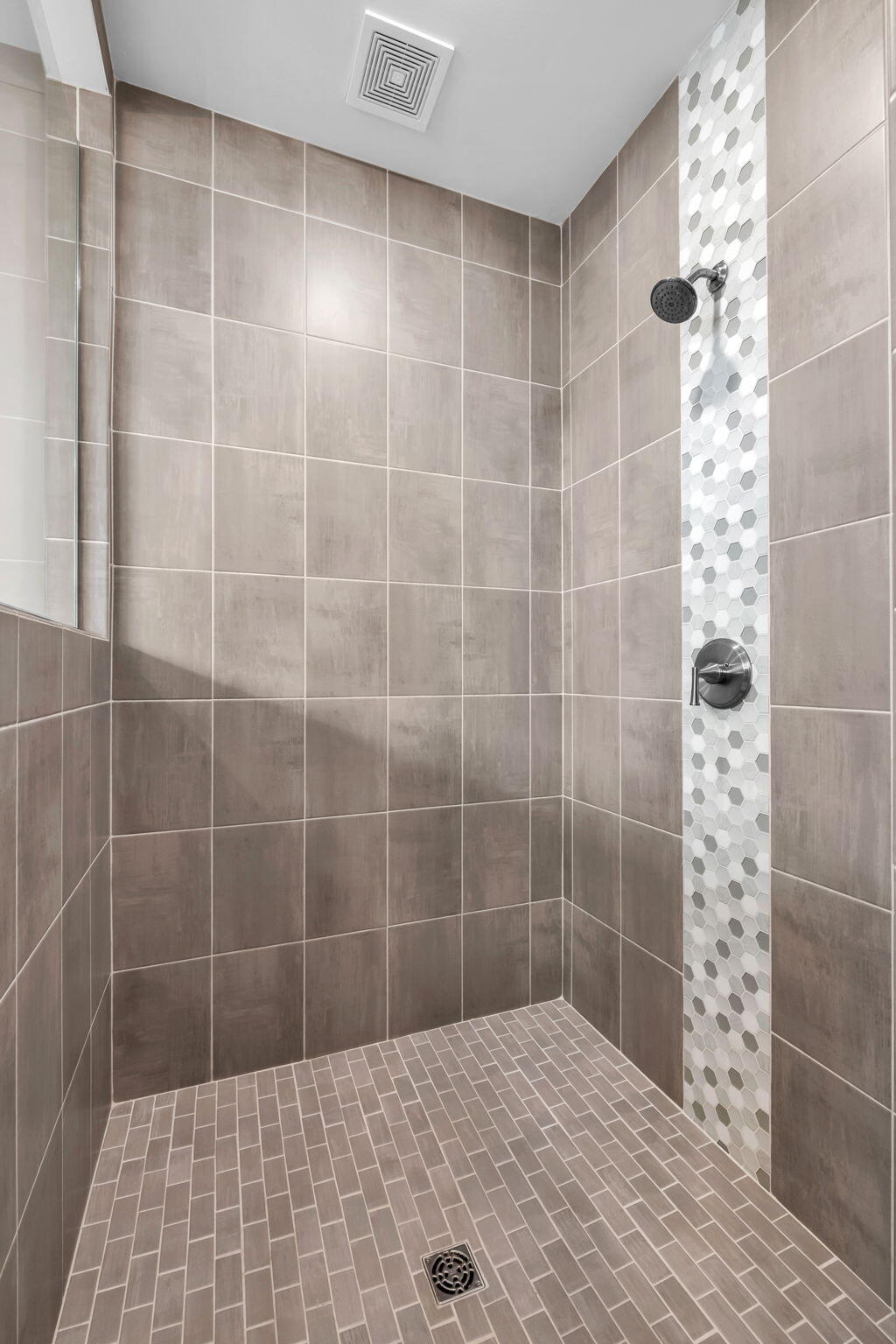 1408 Slayton Street, 6