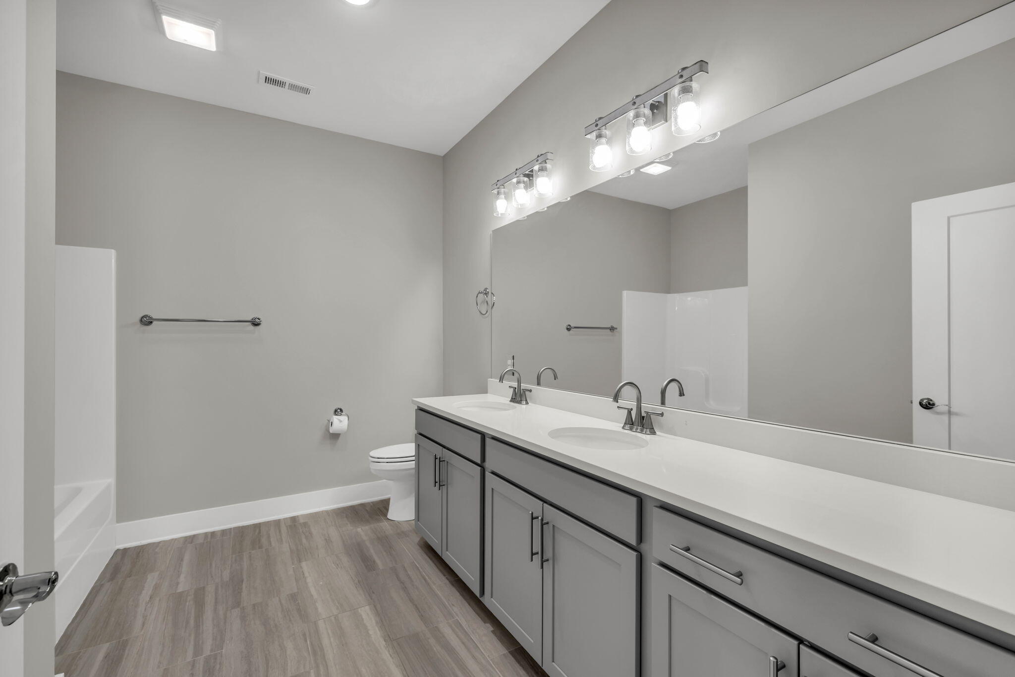 1408 Slayton Street, 6