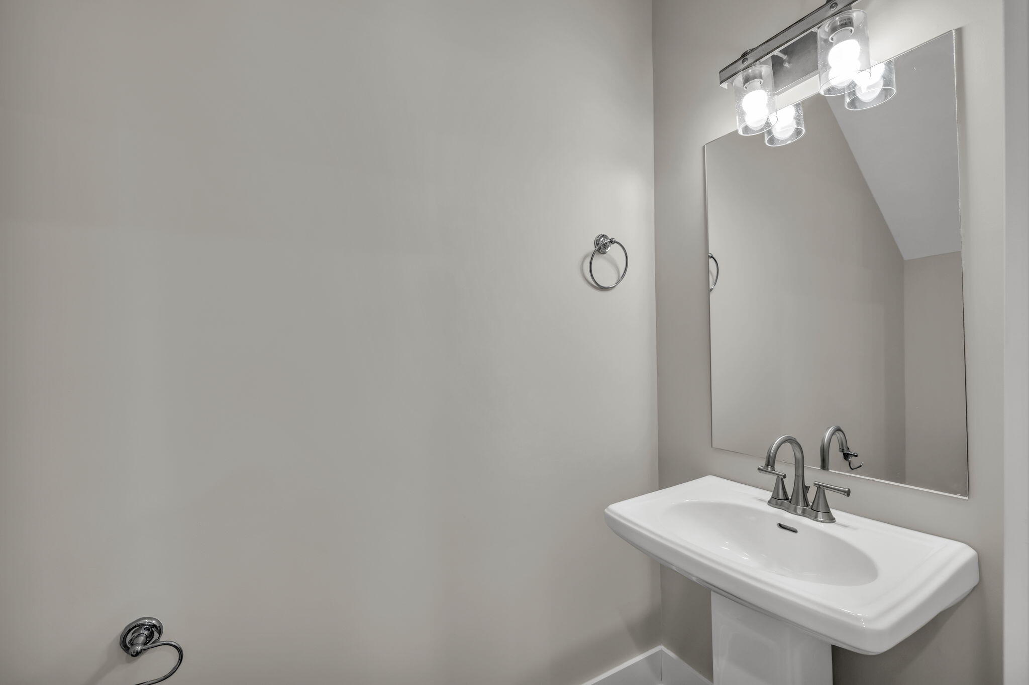 1408 Slayton Street, 6