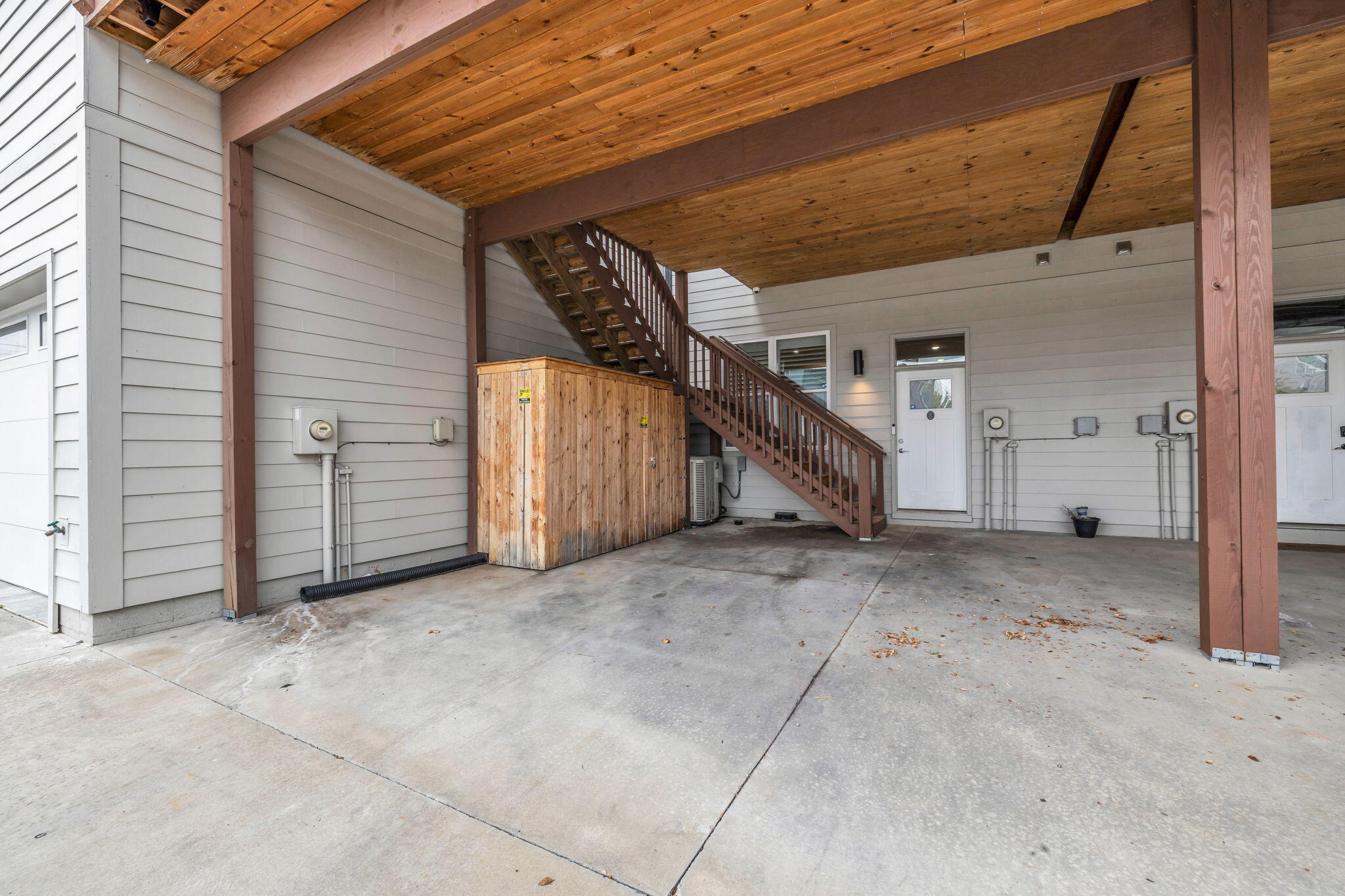 1408 Slayton Street, 6