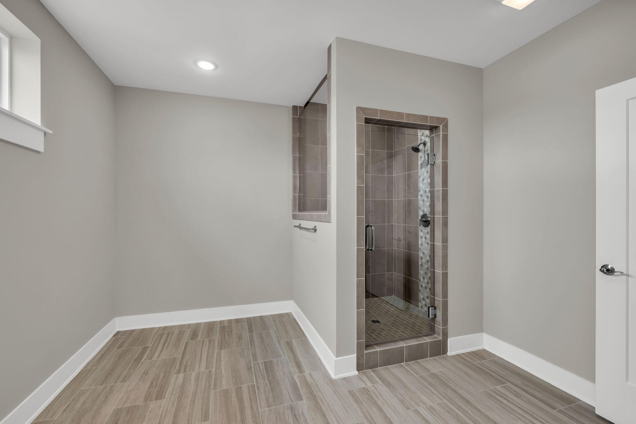 1408 Slayton Street, 6