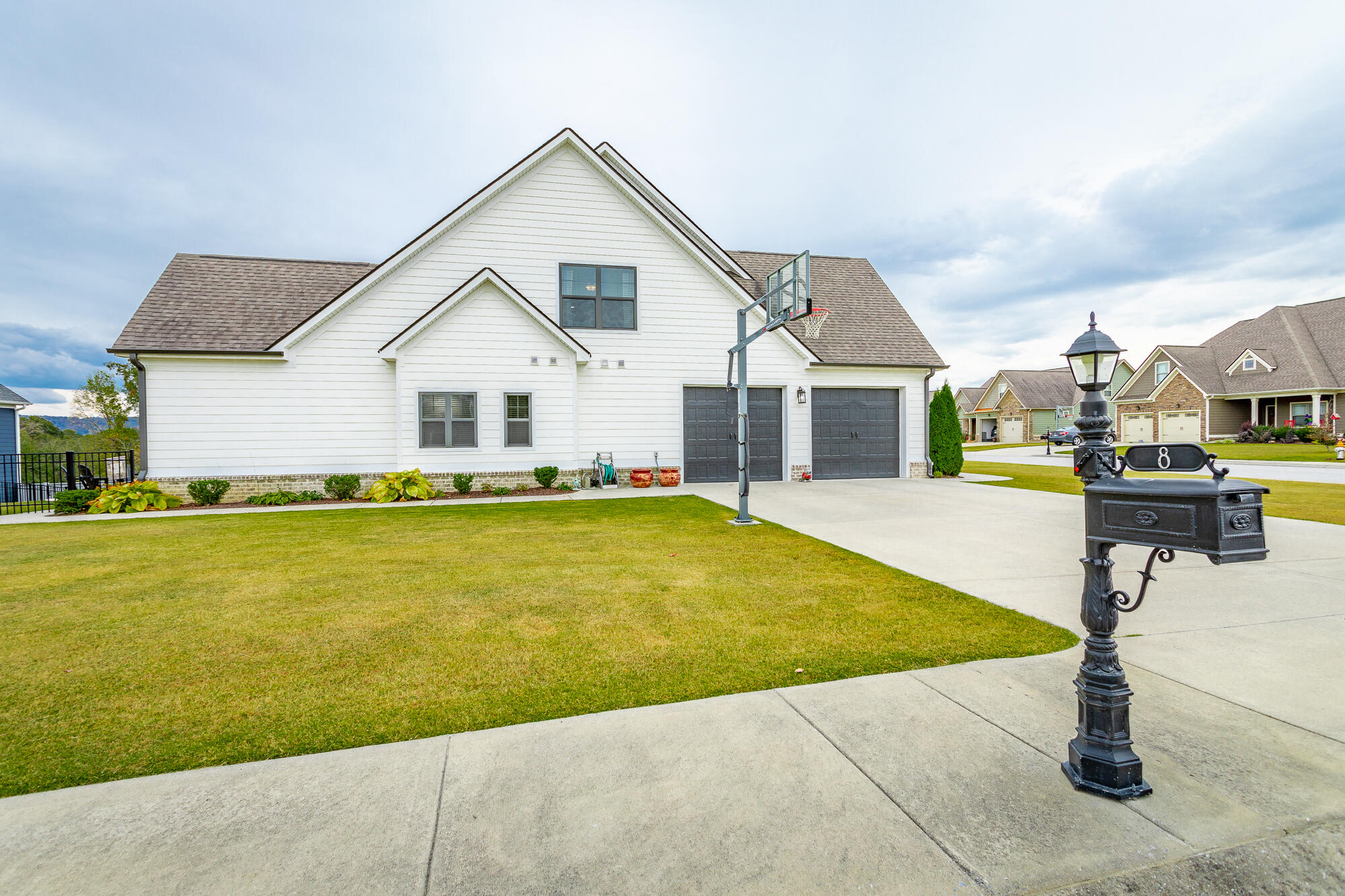 8 Myrtle Oak Way