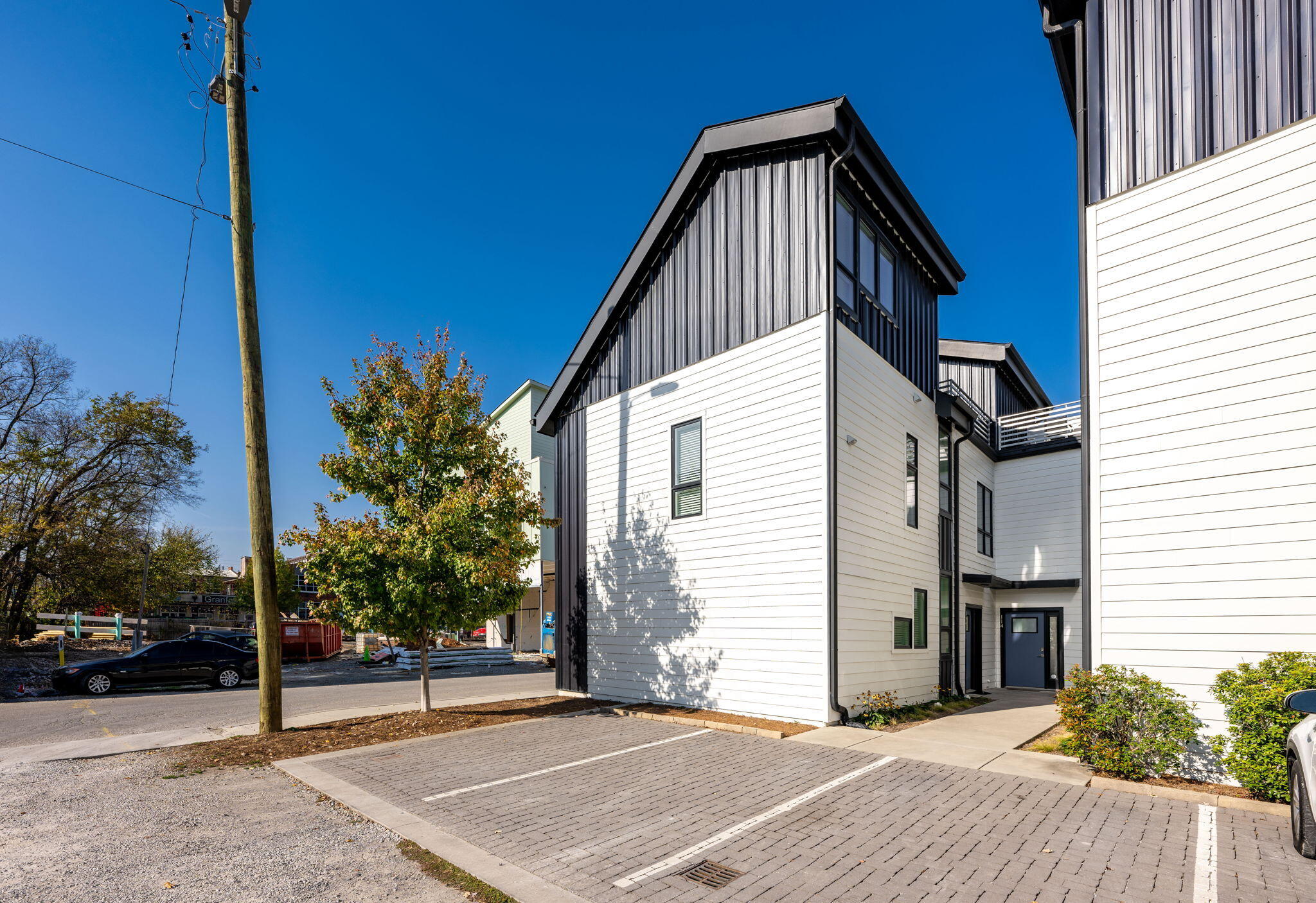 1516 Adams Street, 102