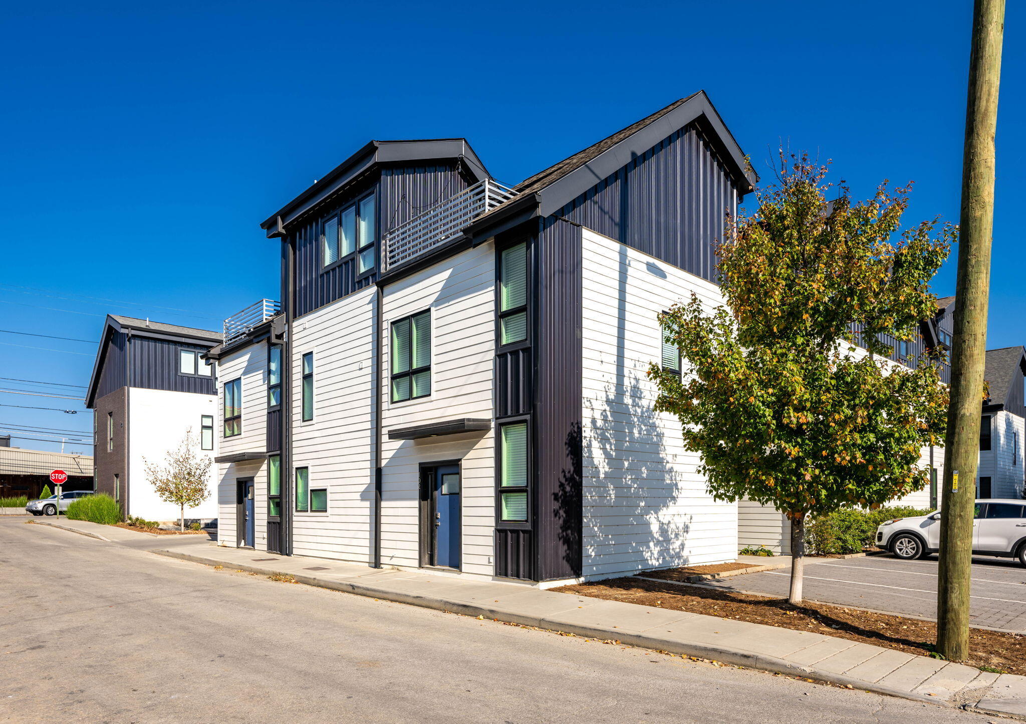 1516 Adams Street, 102