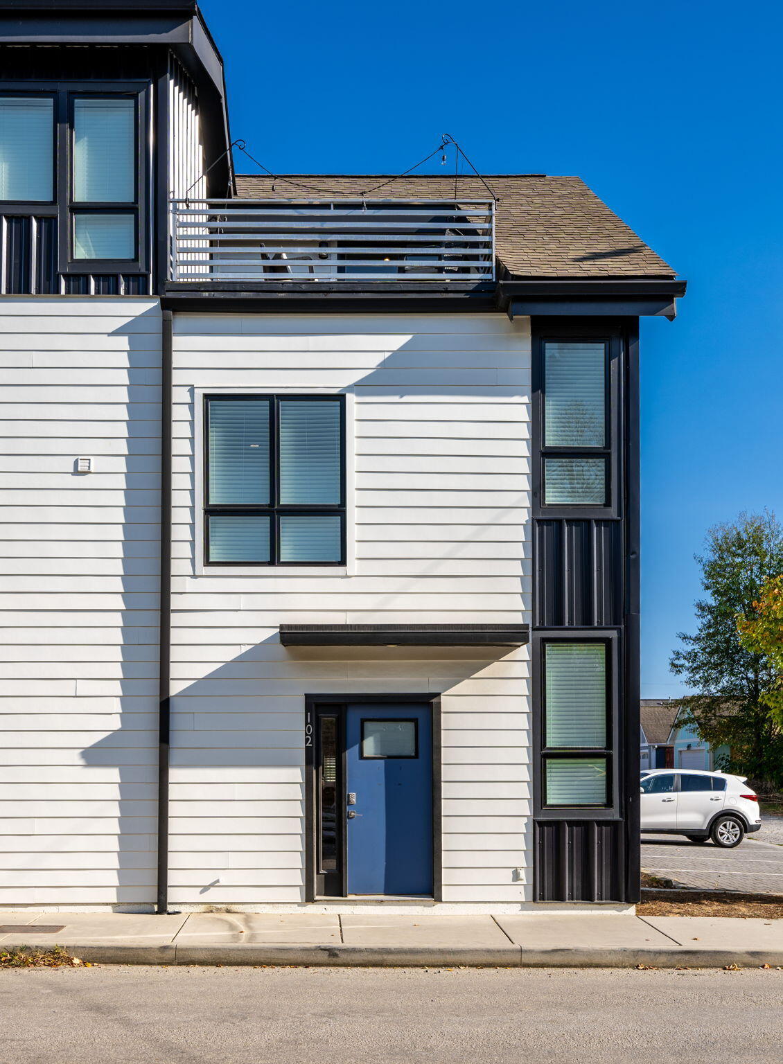 1516 Adams Street, 102