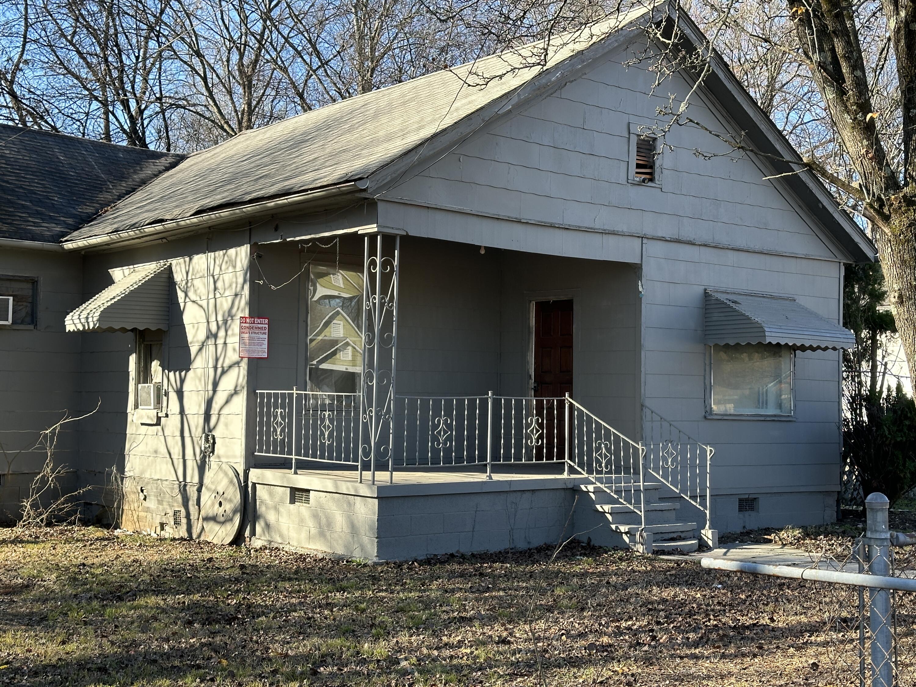 1222 E 35 Street