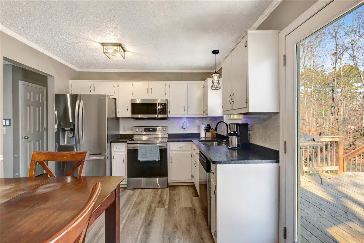 7105 Fine Lane