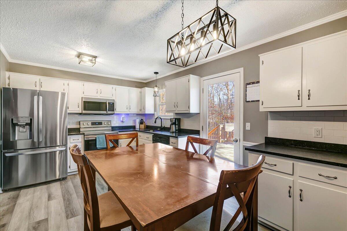 7105 Fine Lane
