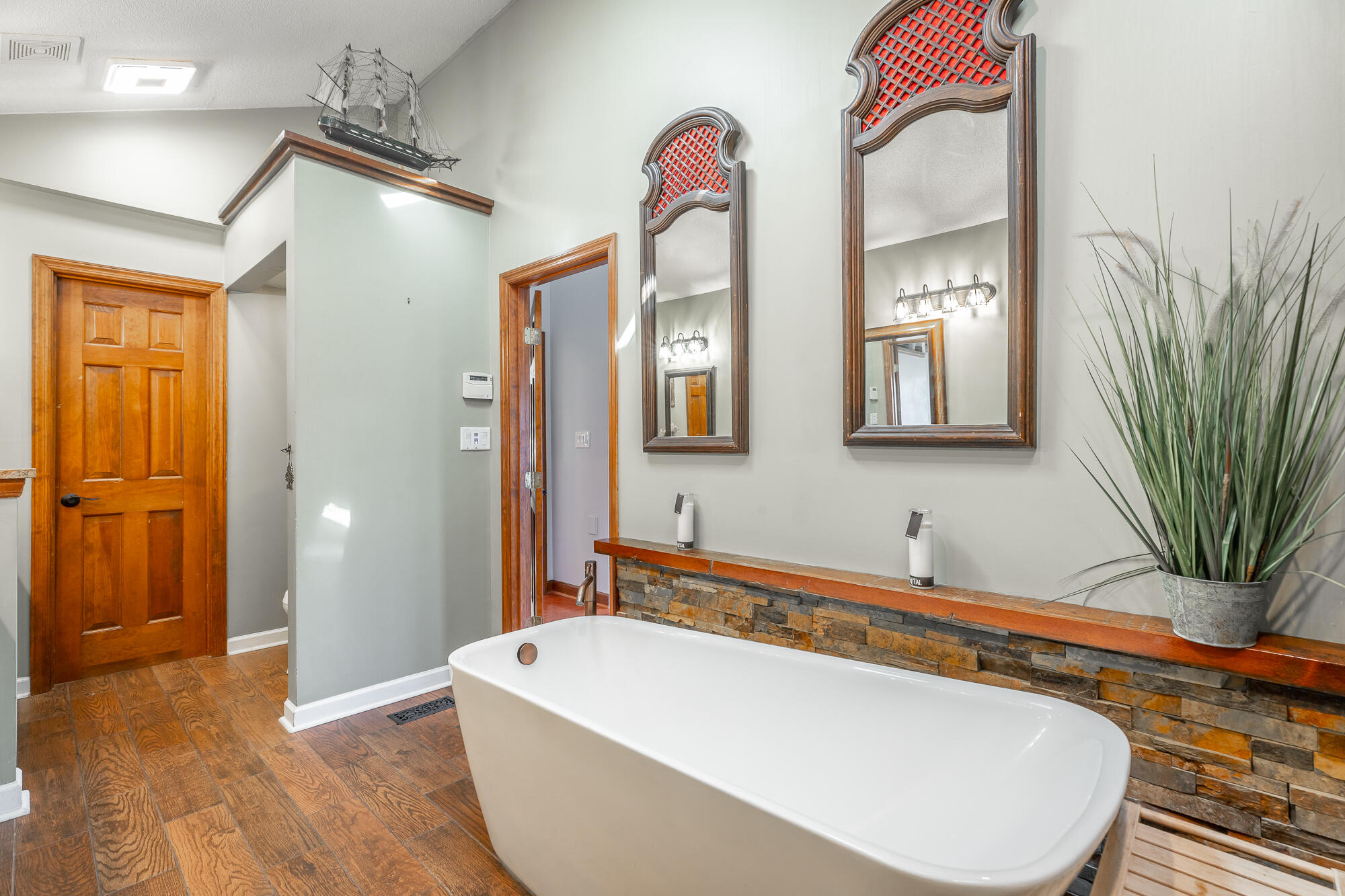 1406 Fore Winds Hill