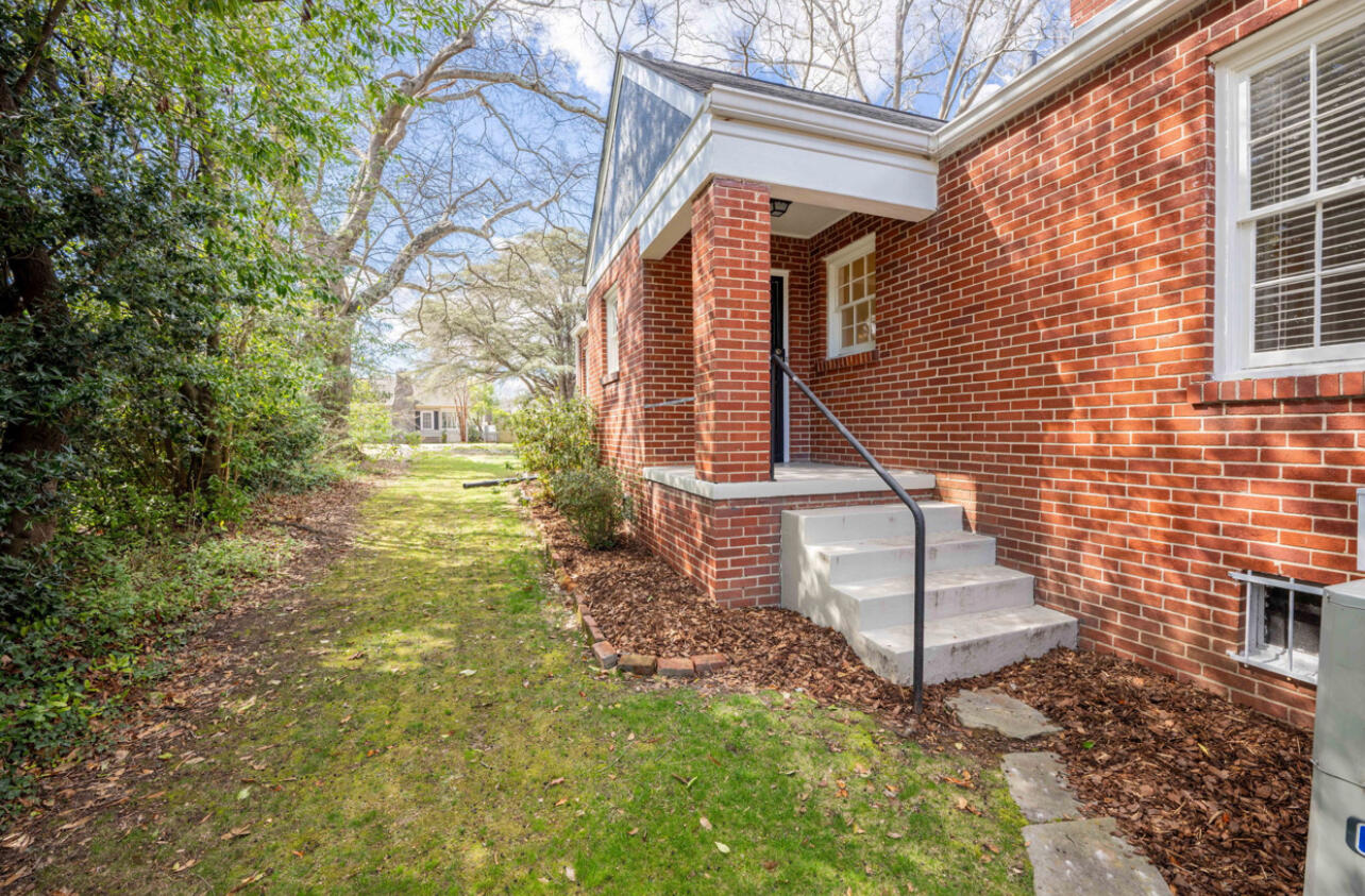 16 S Sweetbriar Avenue