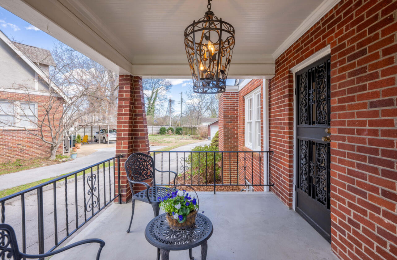 16 S Sweetbriar Avenue