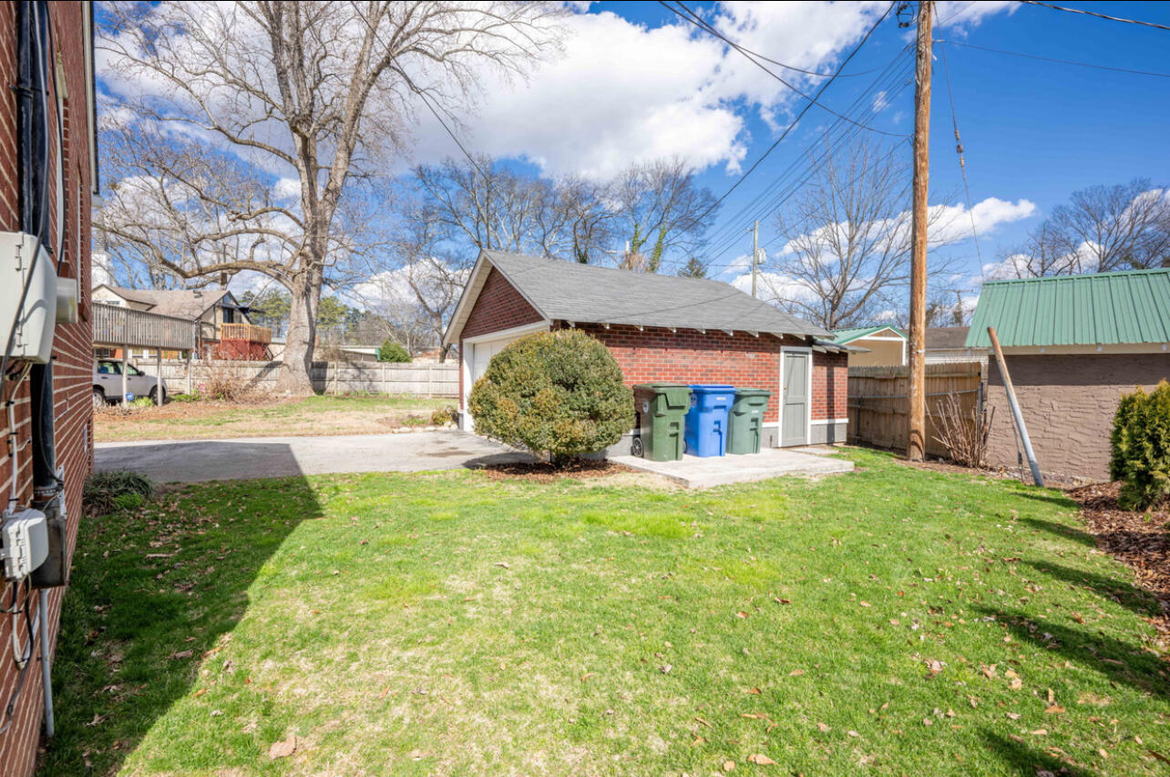 16 S Sweetbriar Avenue