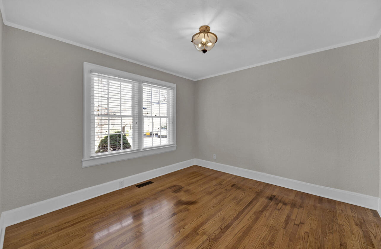 16 S Sweetbriar Avenue