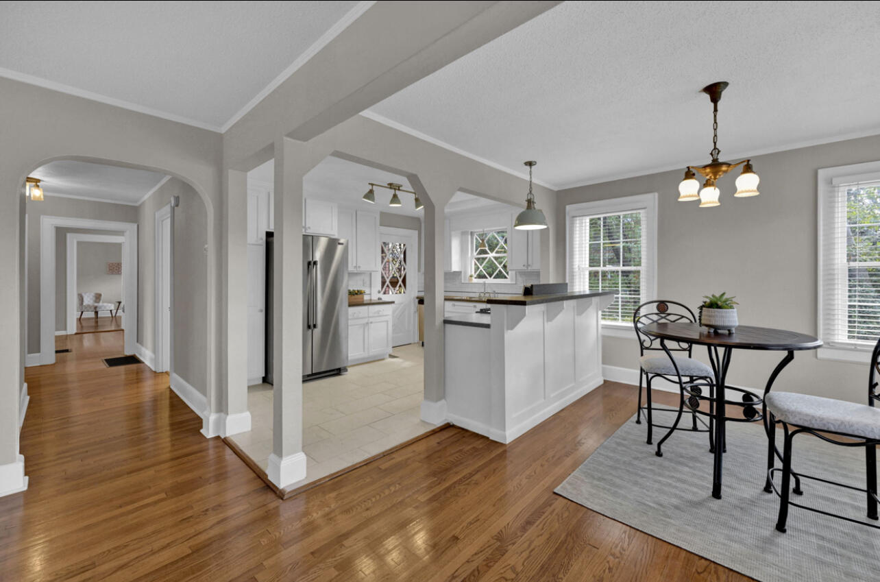 16 S Sweetbriar Avenue