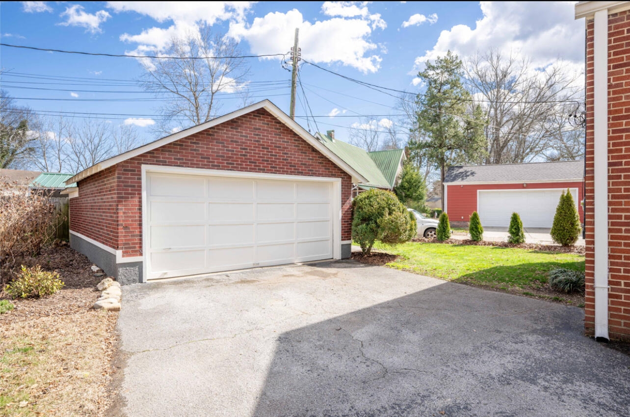 16 S Sweetbriar Avenue