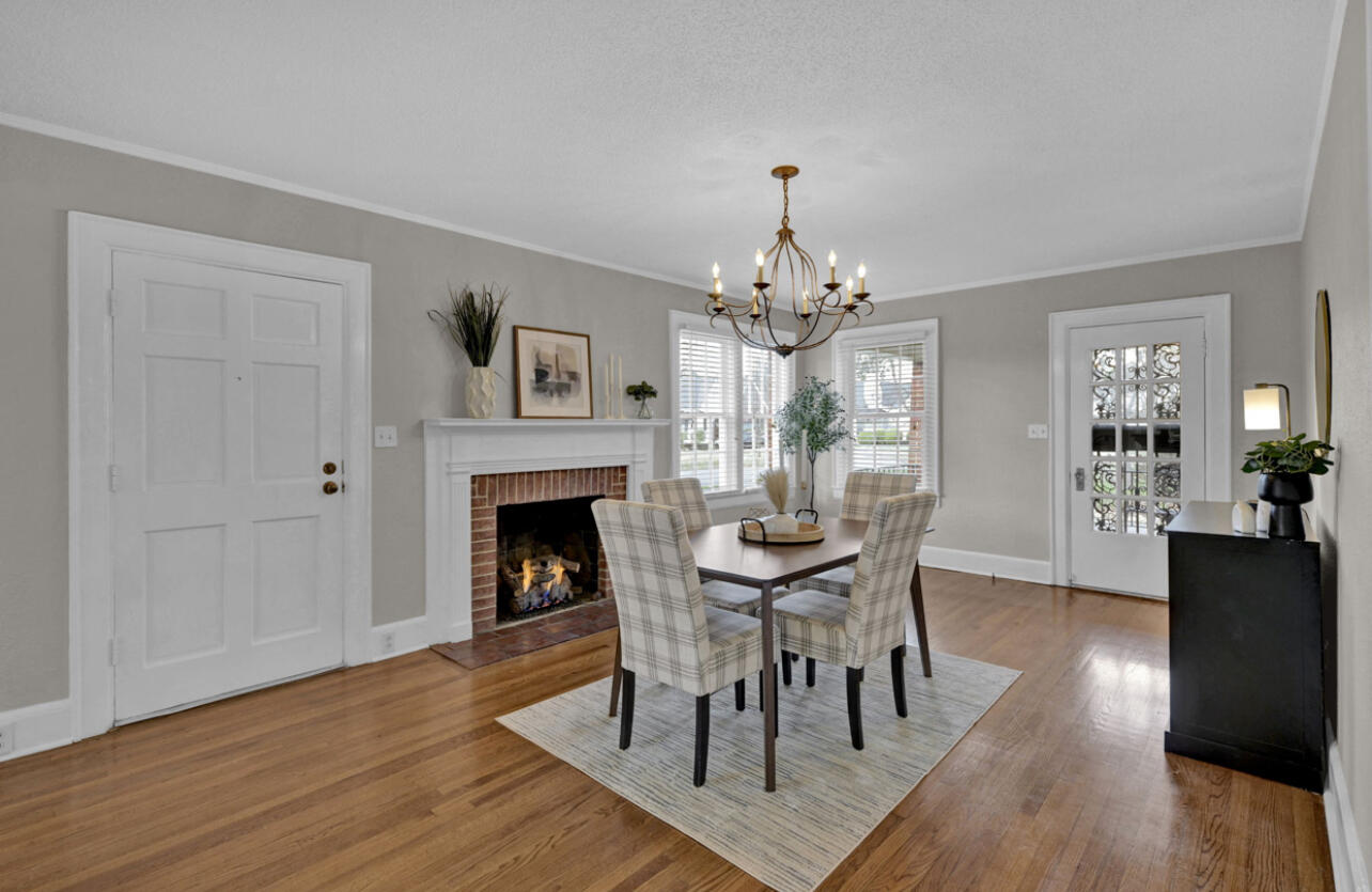 16 S Sweetbriar Avenue