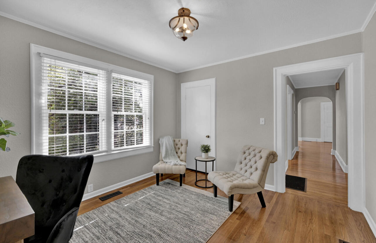 16 S Sweetbriar Avenue
