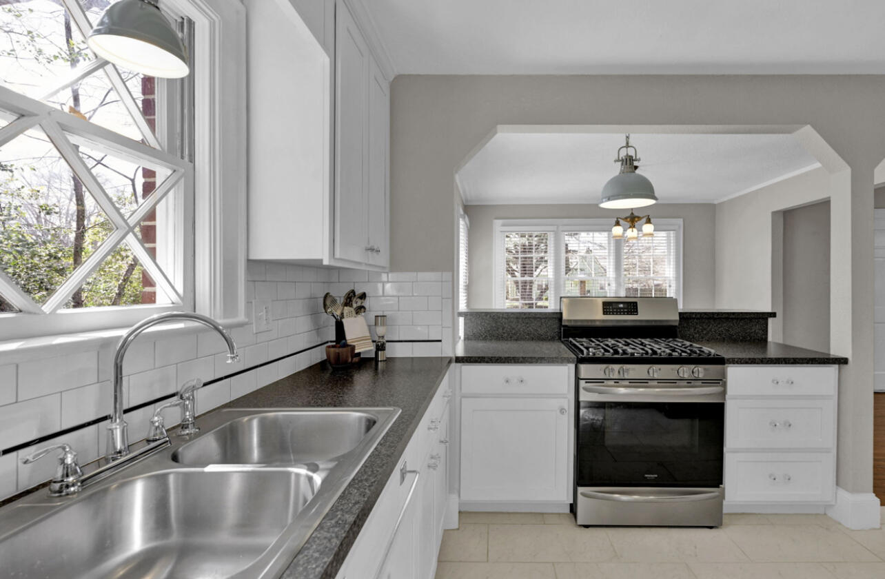 16 S Sweetbriar Avenue